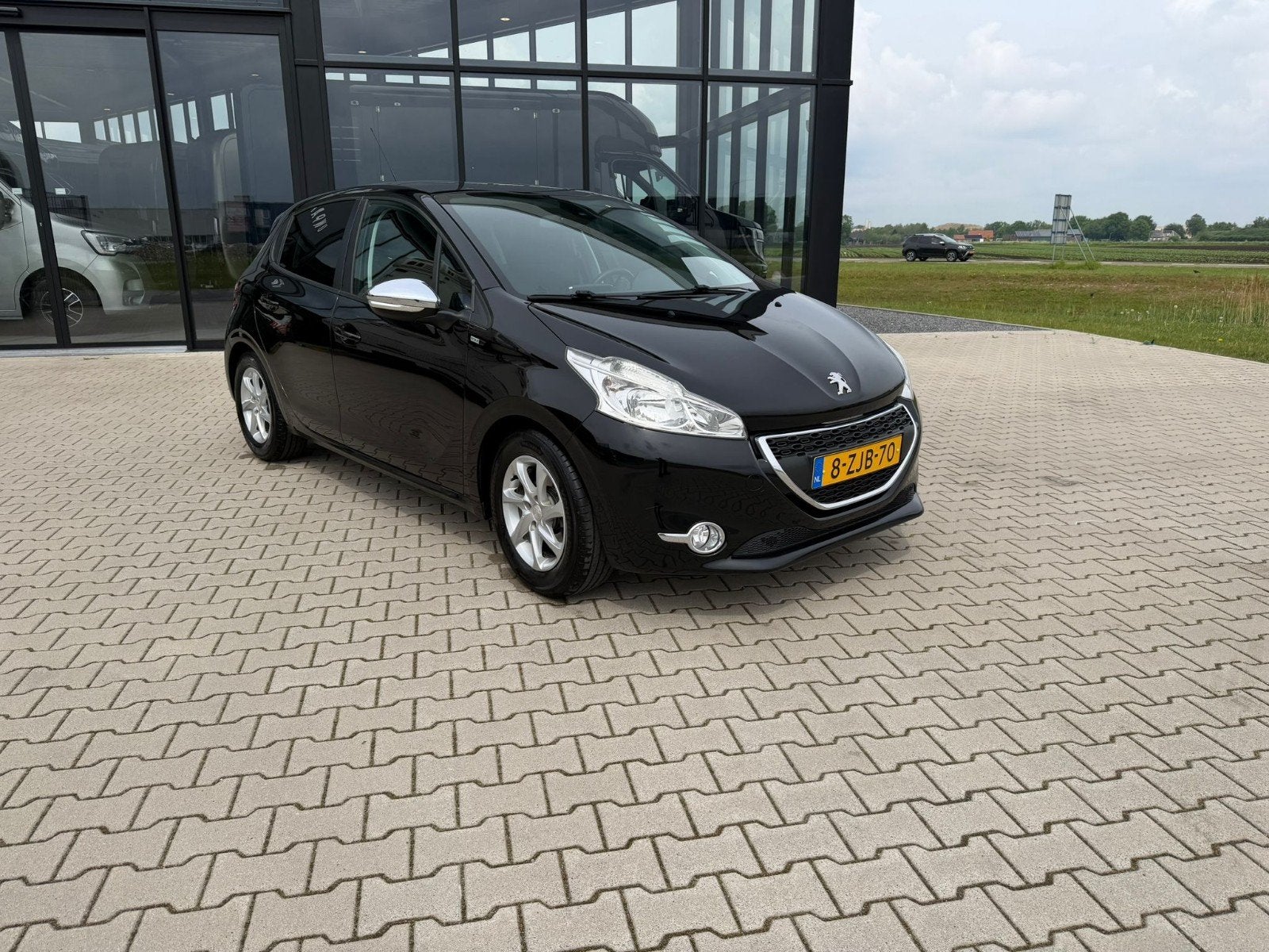 Peugeot 208 AUTOMAAT 1.2L 2015 Zwart, Auto's, 40 €/maand, 1199 cc, Zwart, Origineel Nederlands