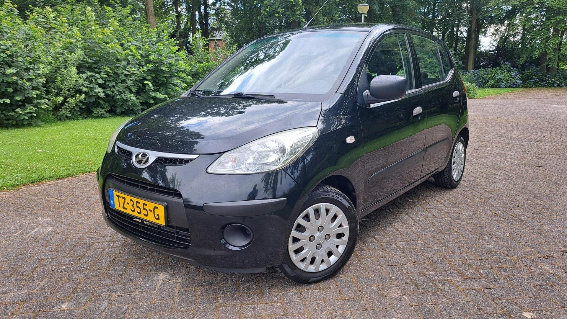 Hyundai i10 1.1 Edition Plus CV FABRIEKSAUDIO DEALER OH!, Auto's, Voorwielaandrijving, Stof, Gebruikt, Zwart
