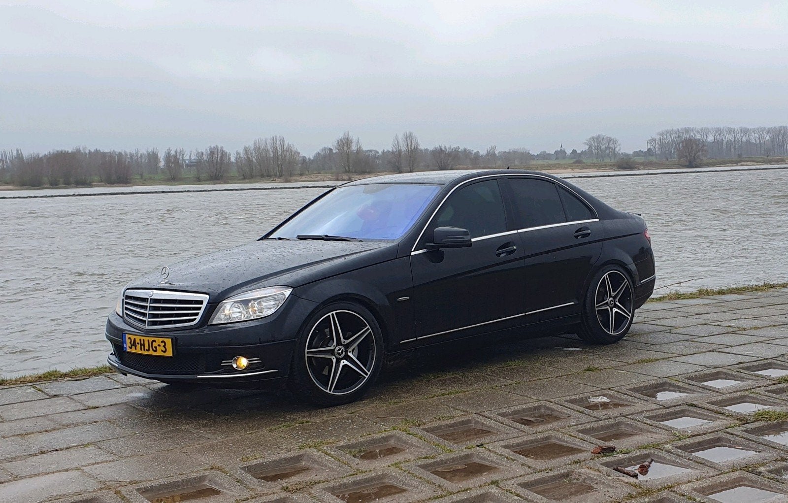 Mercedes-Benz C-Klasse C180 Kompr. Nieuwe APK, NAP., Auto's, Mercedes-Benz, Leder en Stof, Zwart, 75 €/maand, Handgeschakeld