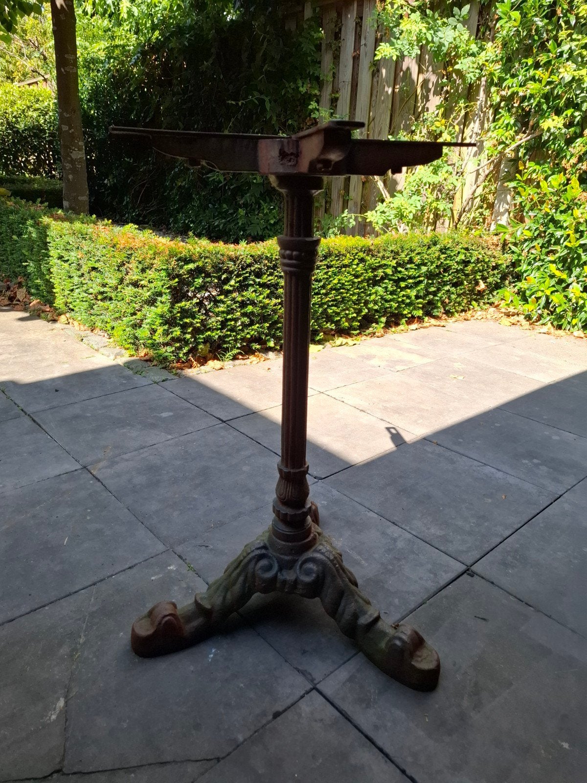Onderstel van ijzer voor tuintafel  met los houten blad, Ophalen, Gebruikt, Rond, Metaal