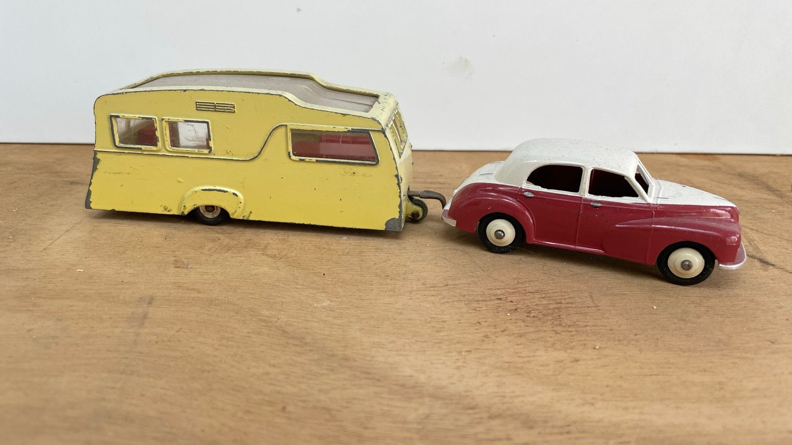 Vintage Dinky Toys Morris Oxford met caravan, Hobby en Vrije tijd, Modelauto's | 1:43, Ophalen of Verzenden, Gebruikt, Auto, Dinky Toys