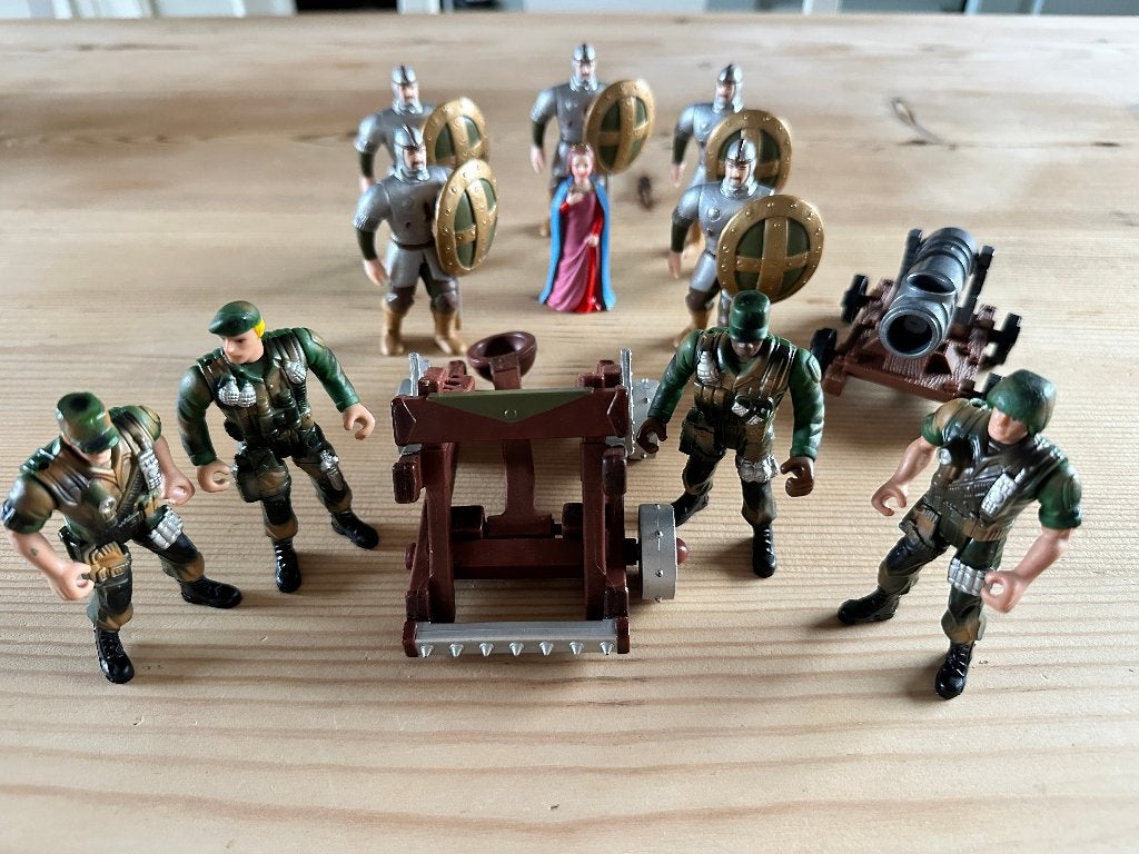 Actie figuren met catapult en kanon, Ophalen of Verzenden, Zo goed als nieuw