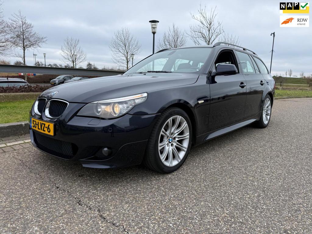 BMW 5-serie Touring 520i Edition Business Line Sport * APK *, Auto's, BMW, Automaat, Achterwielaandrijving, Zwart, 4 cilinders