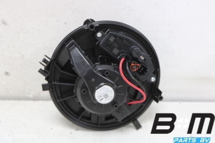 Aanjager VW Golf 8 5WB819021A, Gebruikt