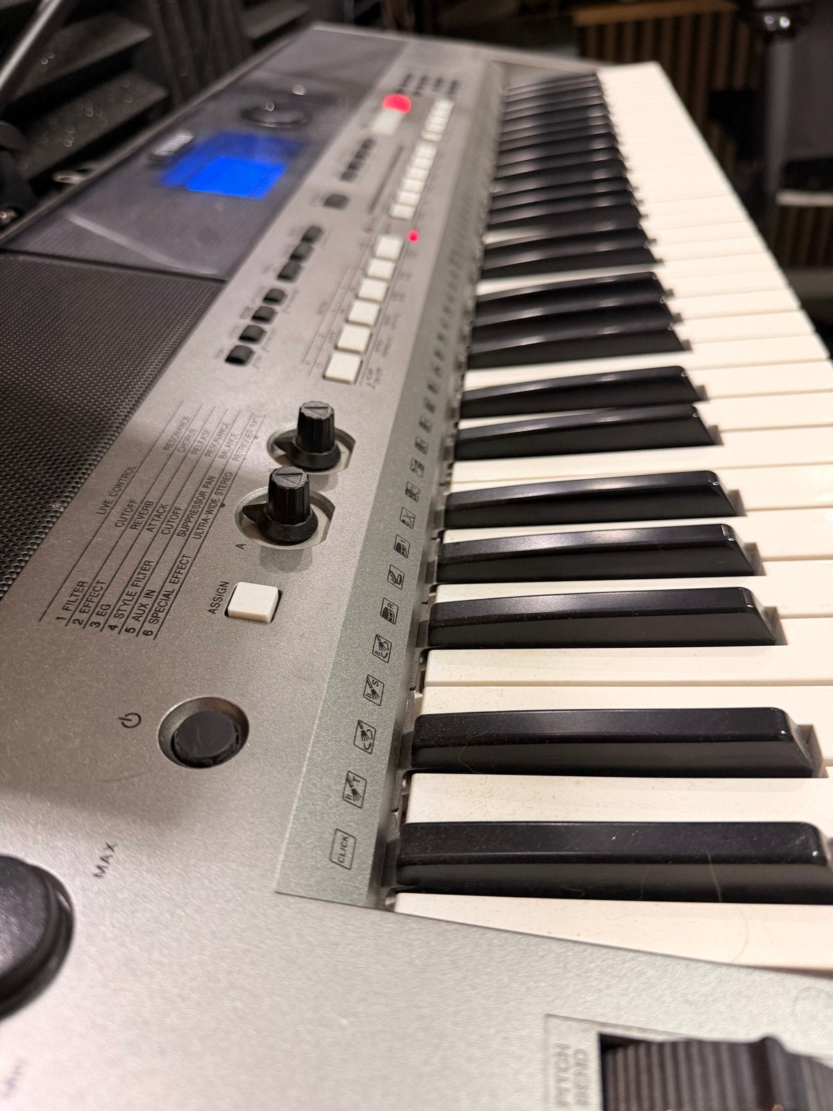 Yamaha PSR-E443 Keyboard compleet met standaard en voeding, Ophalen, Yamaha, Aanslaggevoelig, 61 toetsen