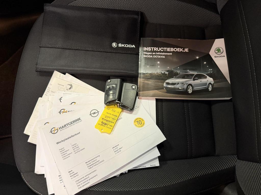 Skoda Octavia Combi 1.0 TSI Greentech Business Edition / Vol, Auto's, Skoda, Stof, Gebruikt, 116 pk, Wit
