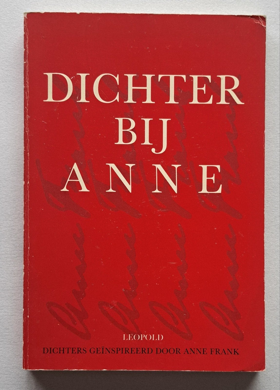 Dichter bij Anne - dichters geïnspireerd door Anne Frank, Boeken, Tweede Wereldoorlog, Diverse auteurs, Ophalen of Verzenden, Zo goed als nieuw