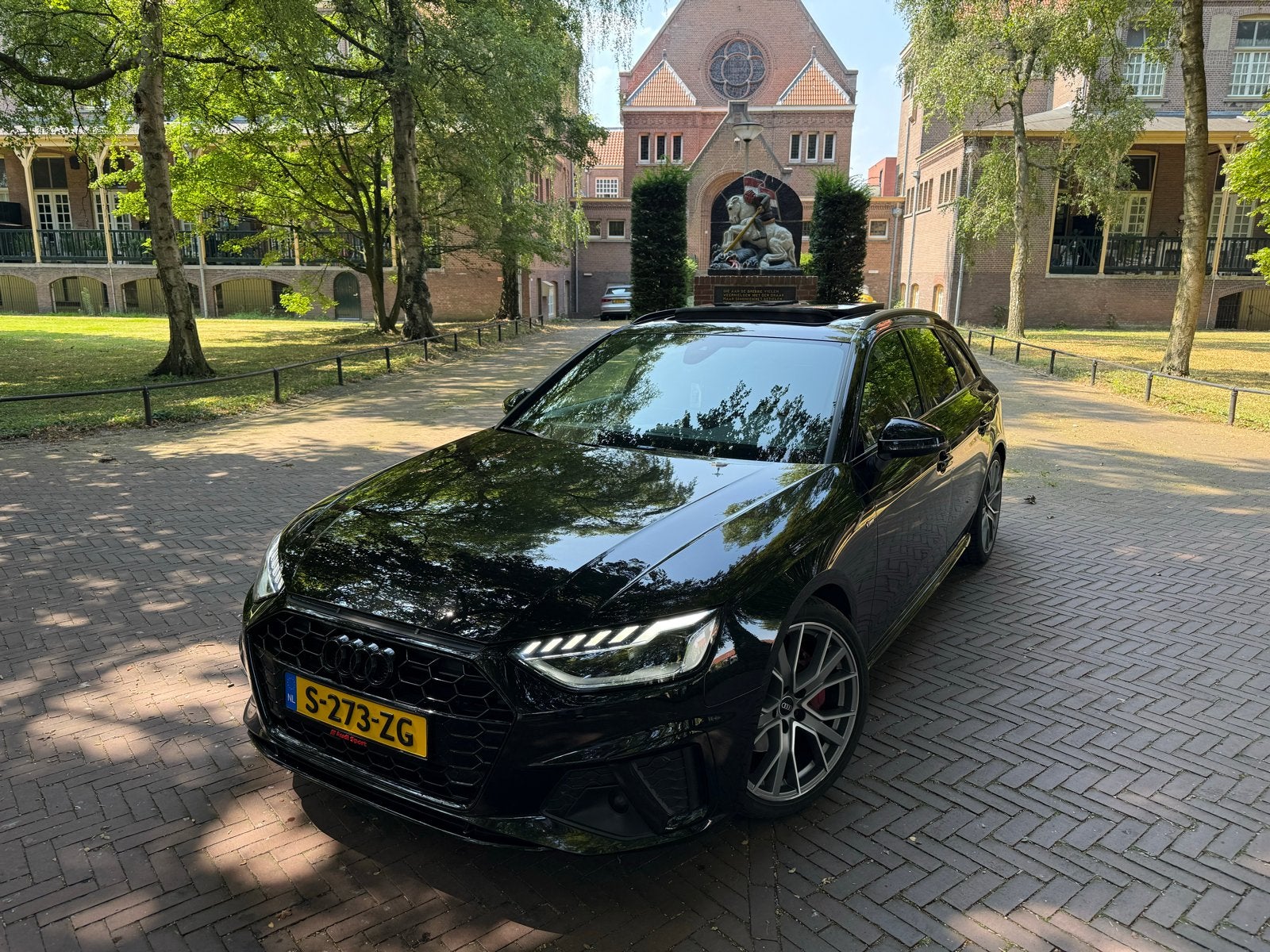 Audi A4 Avant 40 TFSI 3x S-line | Pano | Camera | Sfeer, 15 km/l, Zwart, 4 cilinders, 1984 cc