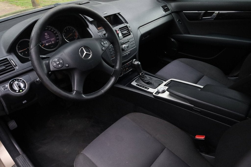 Mercedes-Benz C-klasse 200 K Aut. | Youngtimer | Nieuw Model, Auto's, Zwart, 4 cilinders, 1796 cc, Beige