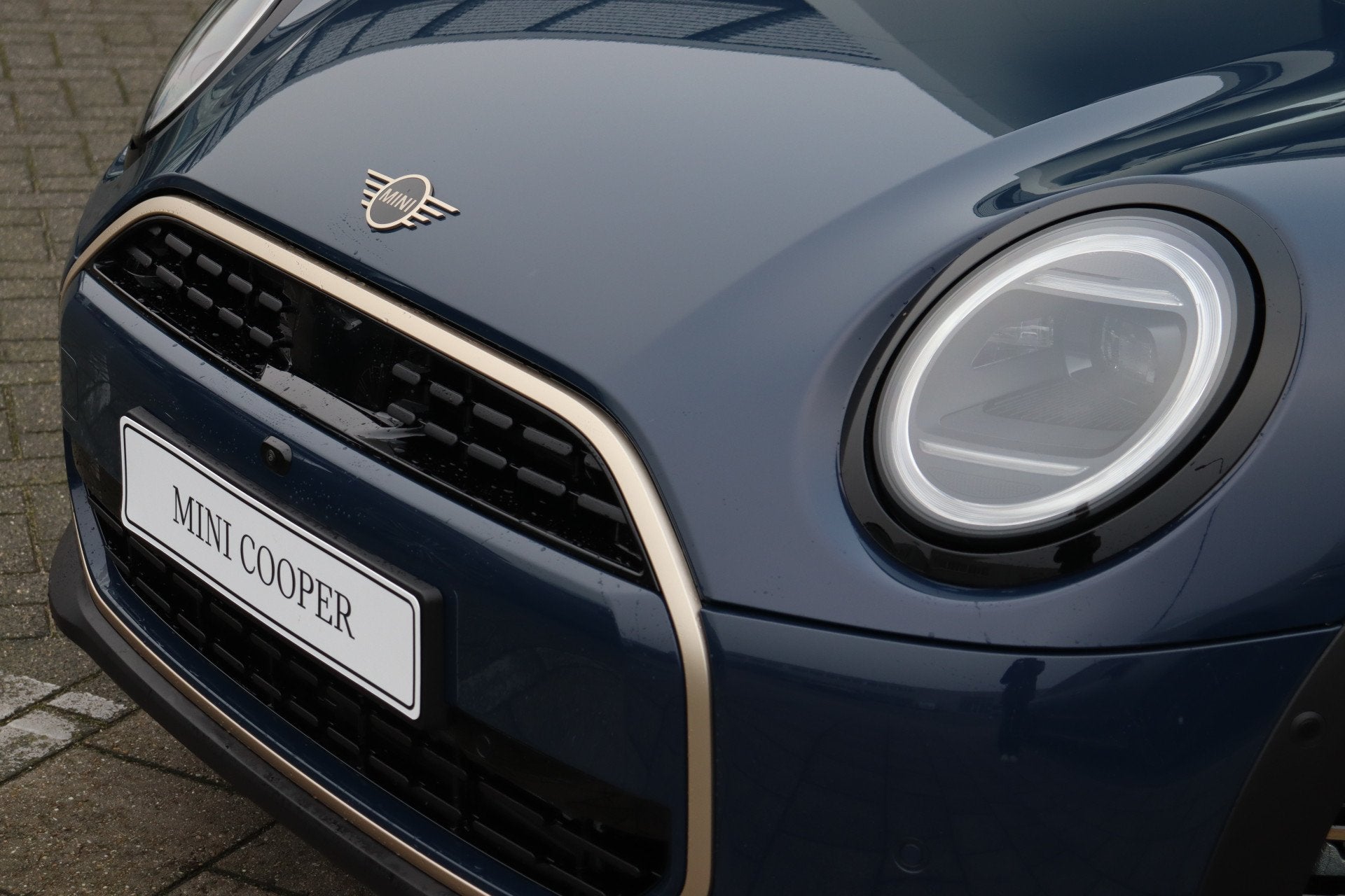 MINI 3-deurs Hatchback Cooper C Automaat / Favoured Trim / P, 156 pk, Blauw, Leder, Bedrijf