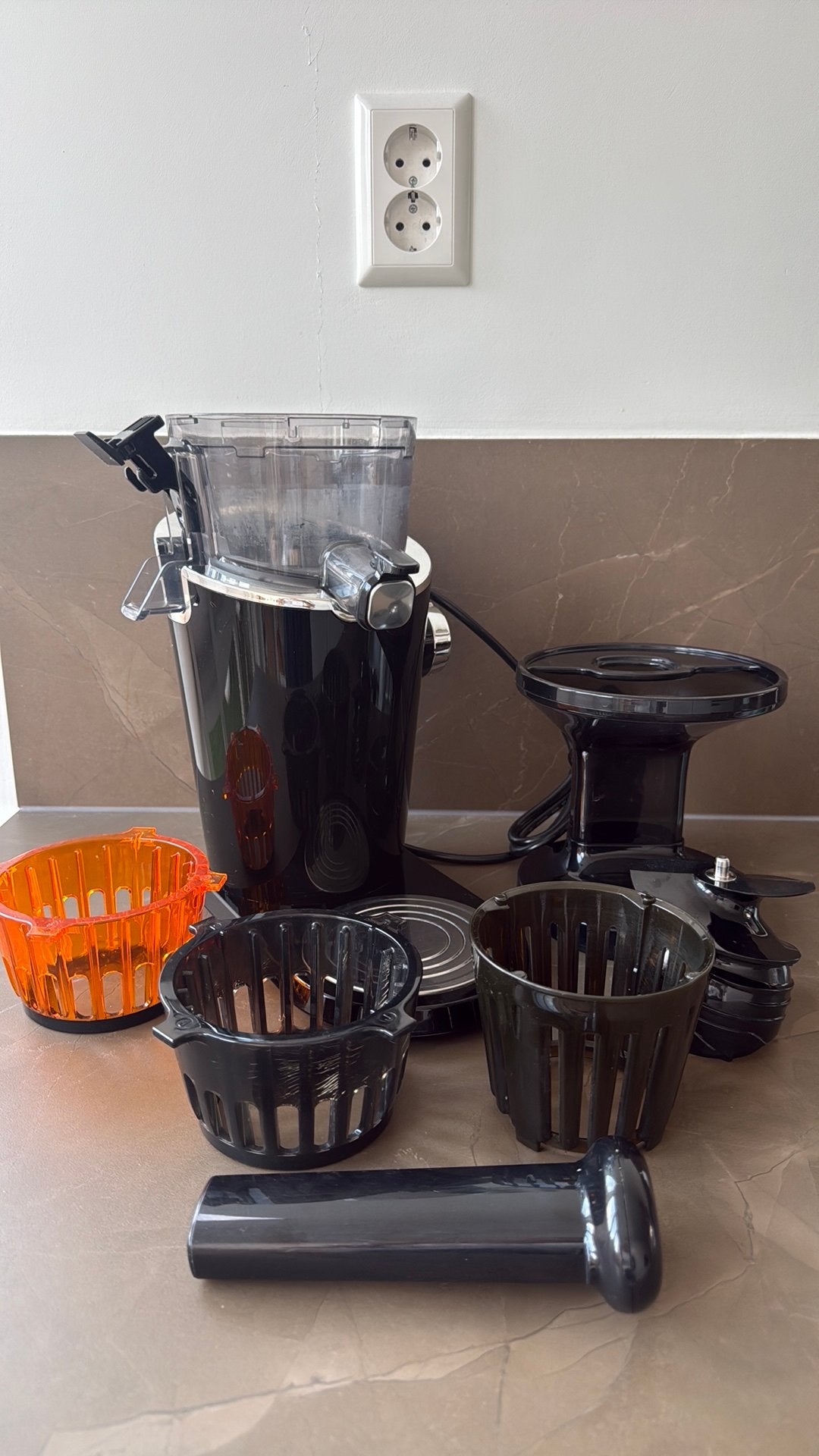 Hurom Slowjuicer h100, Ophalen of Verzenden, Zo goed als nieuw, Slowjuicer