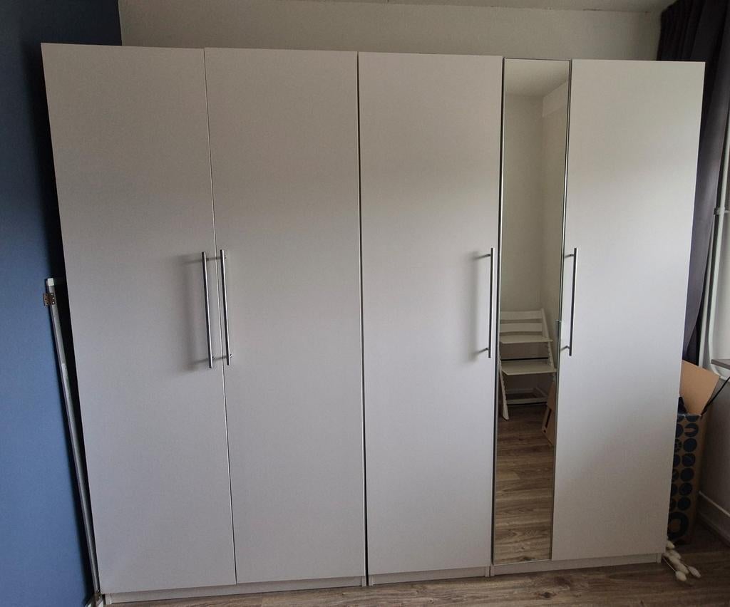 Mooie witte Ikea Pax kledingkasten met spiegel, Huis en Inrichting, Kasten | Kledingkasten, Ophalen, Met deur(en), Gebruikt, 200 cm of meer
