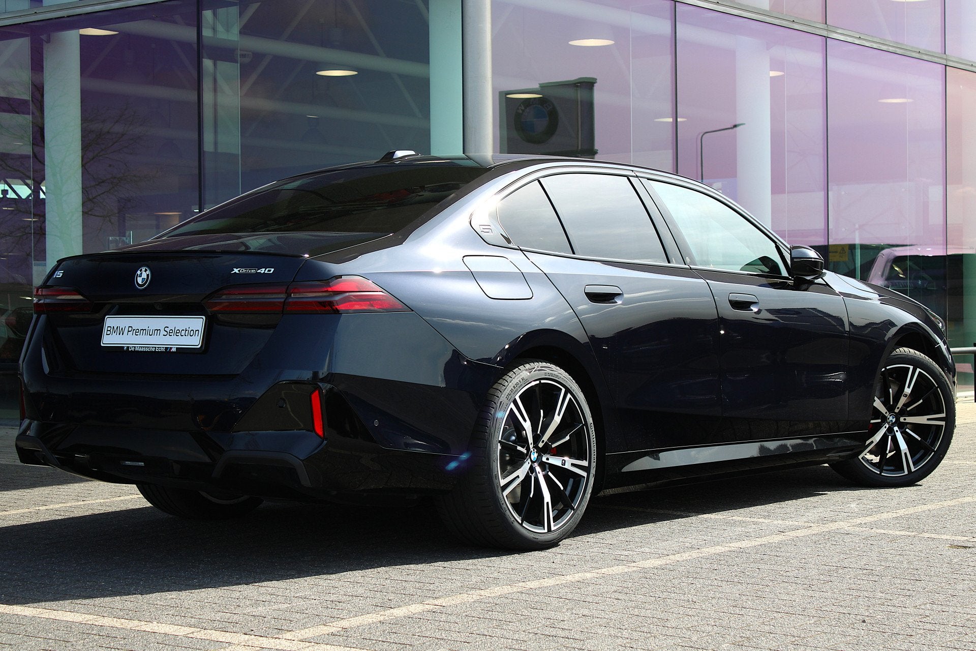 BMW i5 xDrive40 M Sport / Trekhaak / Adaptief onderstel prof, Dealer onderhouden, Zwart, 394 pk, Zwart