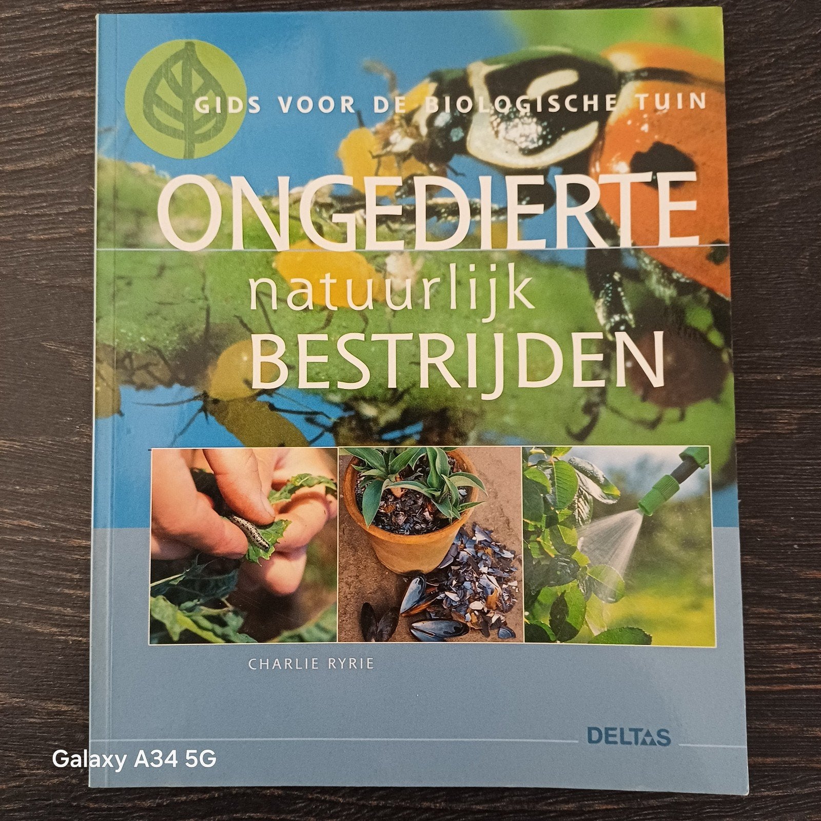 Ongedierte natuurlijk bestrijden, Ophalen of Verzenden, Gelezen, Charlie Ryrie, Tuinieren en Tuinplanten