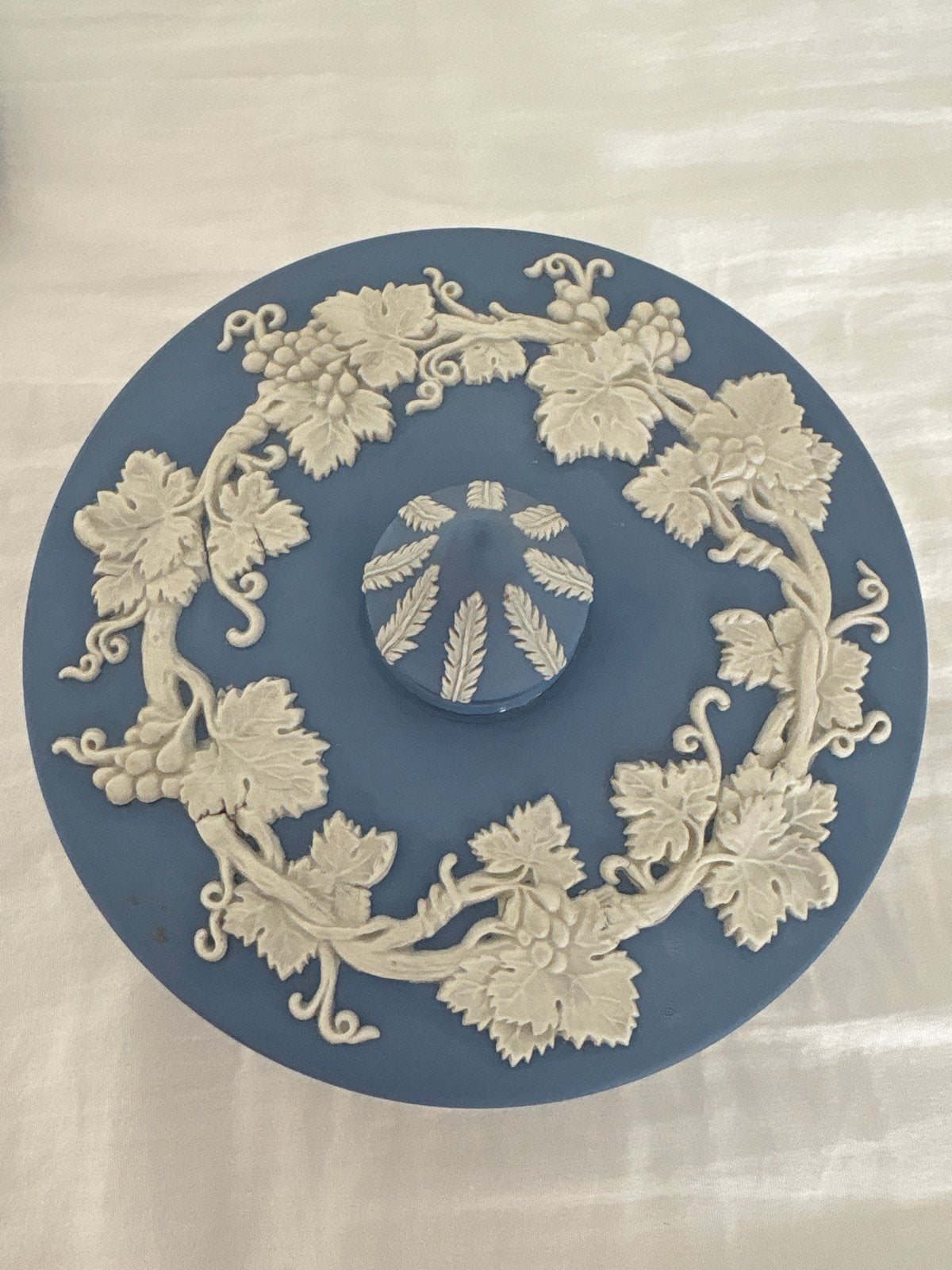 Vintage Wedgwood Jasperware Potpourri Pot - Blauw met Druive, Antiek en Kunst, Antiek | Keramiek en Aardewerk, Ophalen of Verzenden