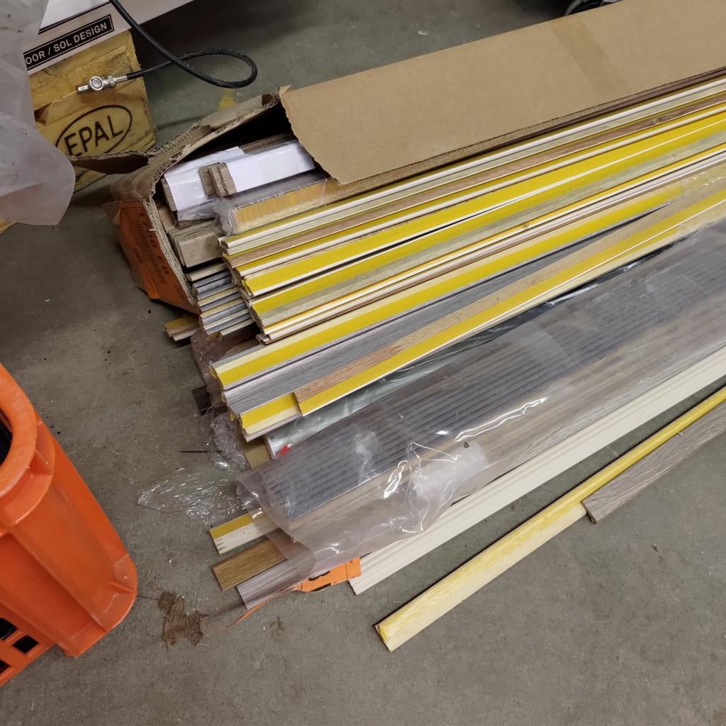Plak plinten diverse kleuren, Doe-het-zelf en Verbouw, Plinten en Afwerking, Nieuw, Plinten, Mdf, 200 tot 250 cm, Ophalen