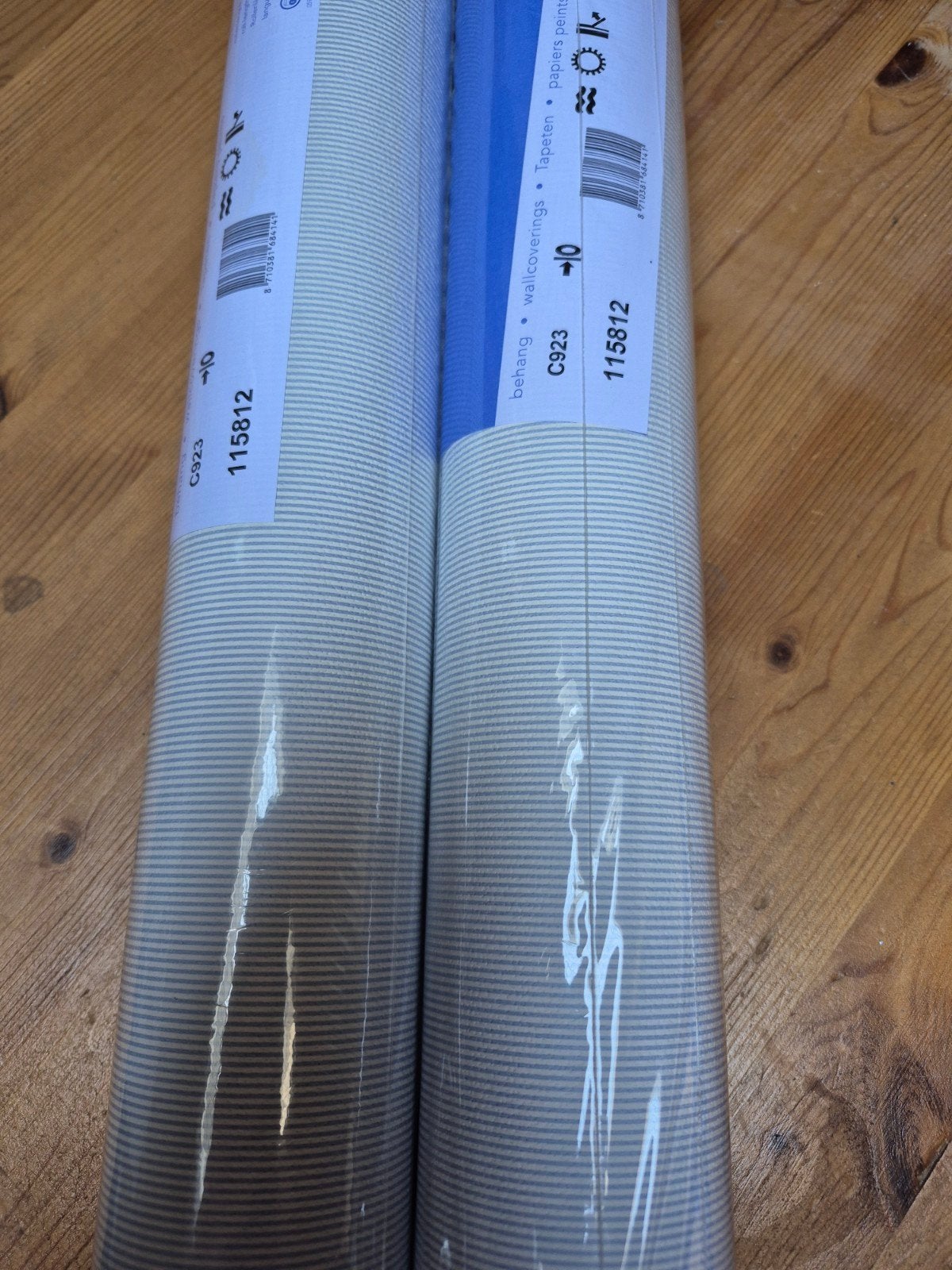 2 rol Esta fijn blauw streepjesbehang voor 20,00, Ophalen of Verzenden