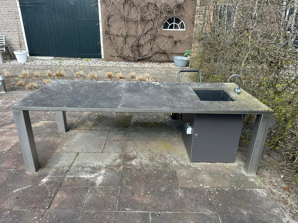 Buiten tafel met wasbak en stroompunt, Ophalen, Gebruikt, Rechthoekig, Rvs