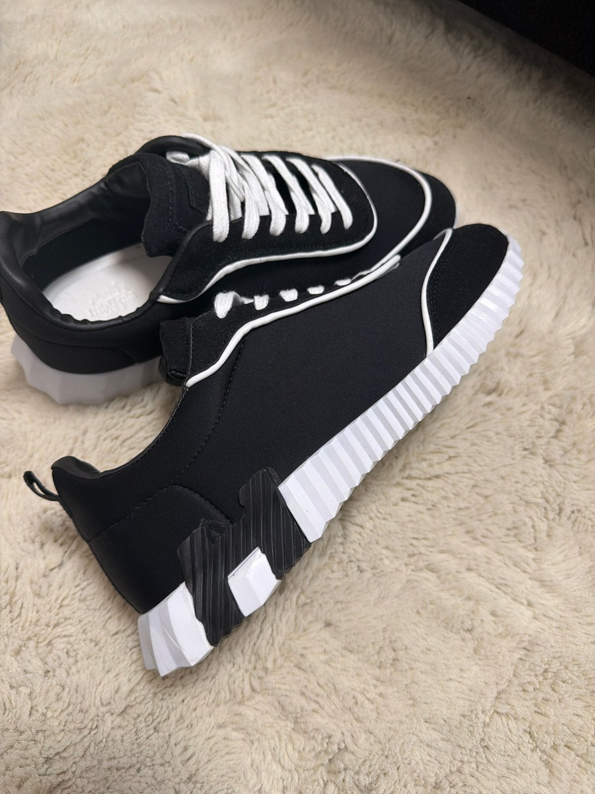 Hermes Stijlvolle Zwarte Sneakers - Maat 43, Kleding | Heren, Ophalen of Verzenden, Nieuw, Zwart, Sneakers of Gympen