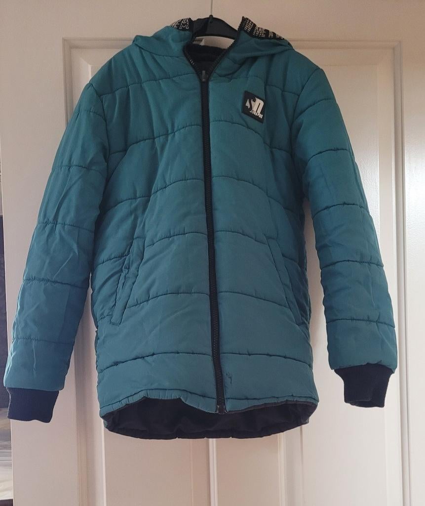 Reversible groen/zwarte winterjas met capuchon maat 146-152, Kinderen en Baby's, Kinderkleding | Maat 146, Gebruikt, Ophalen of Verzenden