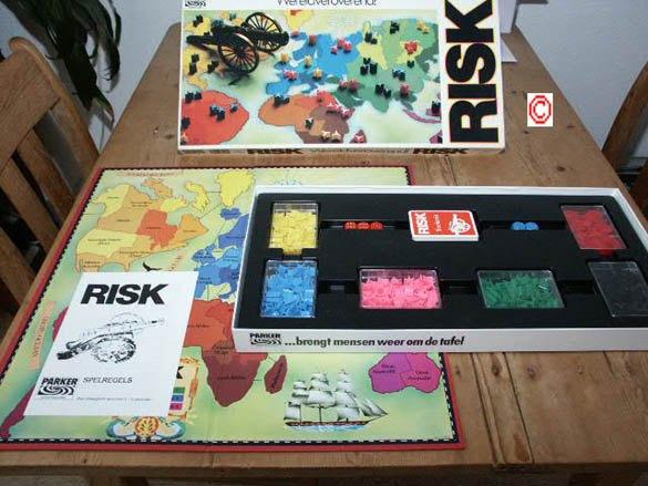 Risk spel in de witte doos, Hobby en Vrije tijd, Gezelschapsspellen | Bordspellen, Vijf spelers of meer, Ophalen of Verzenden