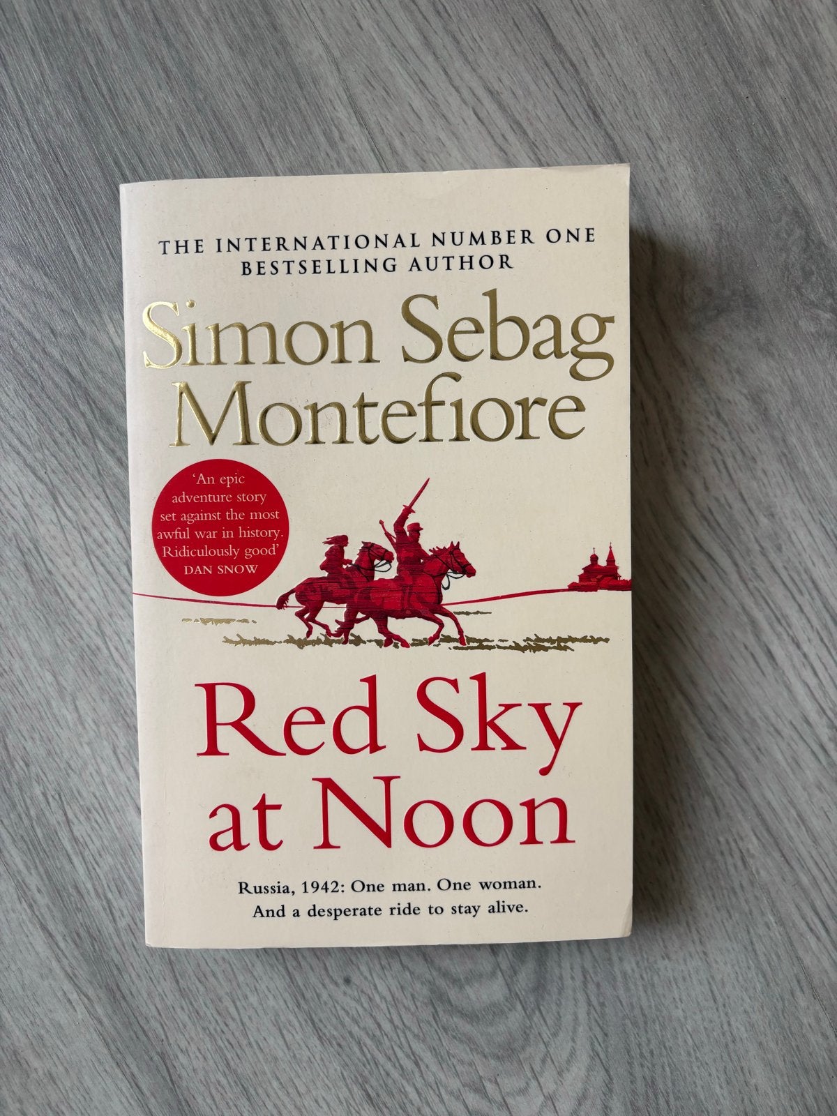 Red Sky at Noon - Simon Sebag Montefiore, Boeken, Ophalen of Verzenden, Gelezen, Europa overig
