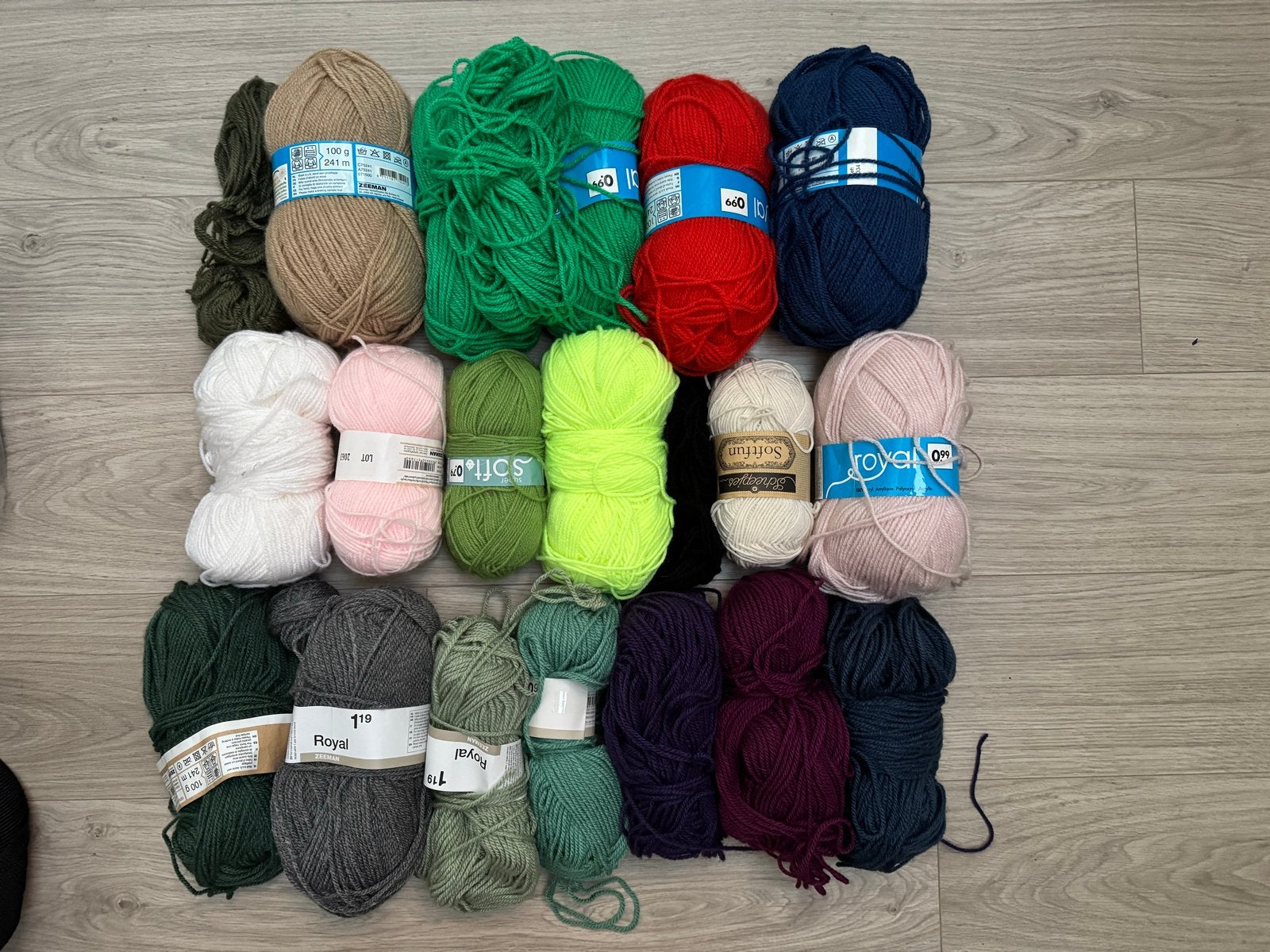 Grote partij wol in diverse kleuren, bijna allemaal dezelfde, Ophalen of Verzenden, Gebruikt, Breien of Haken, Wol of Garen