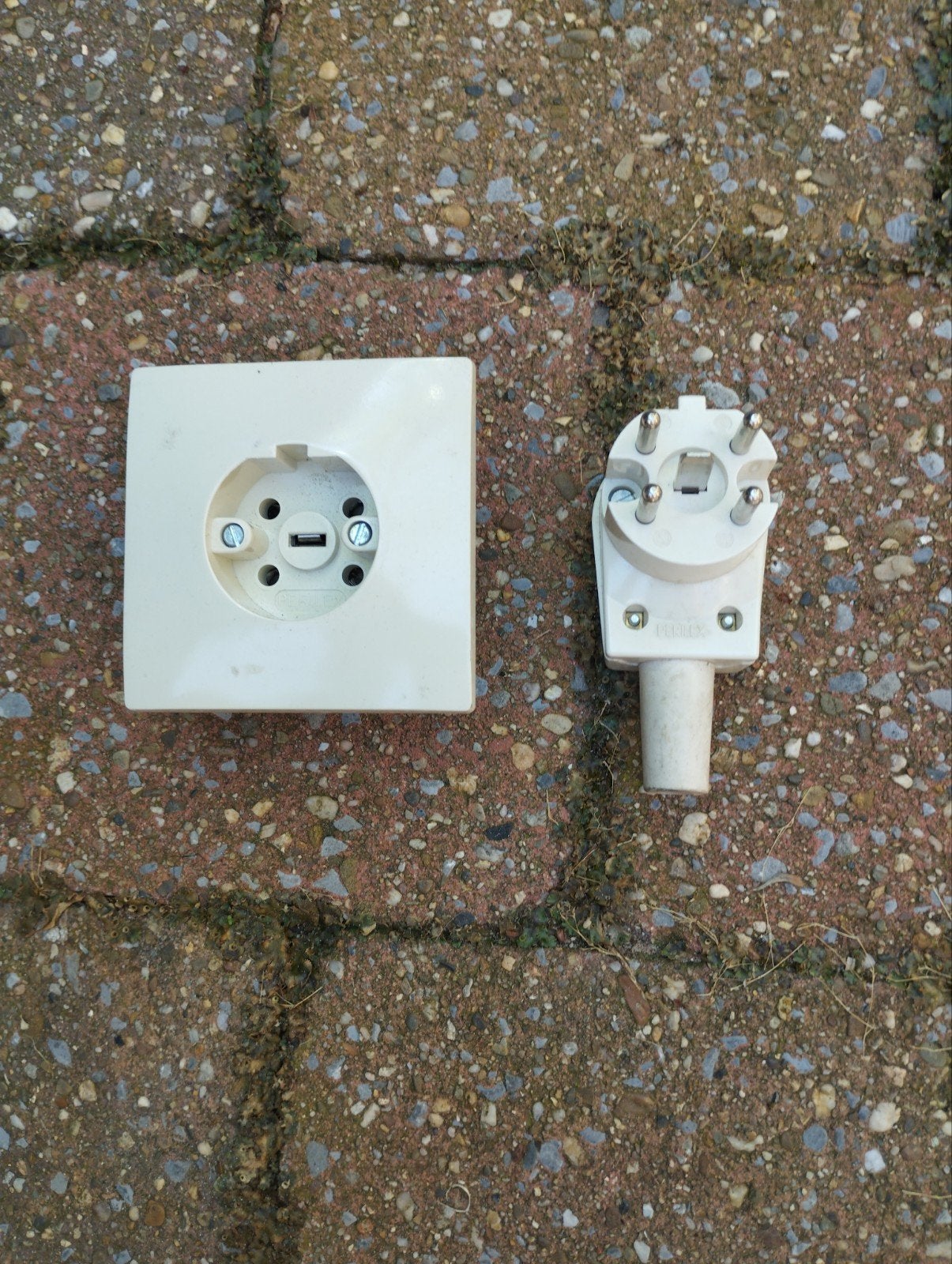 Perilex stekker en perilex inbouw wandcontactdoos, Doe-het-zelf en Verbouw, Ophalen, Nieuw, Stekker