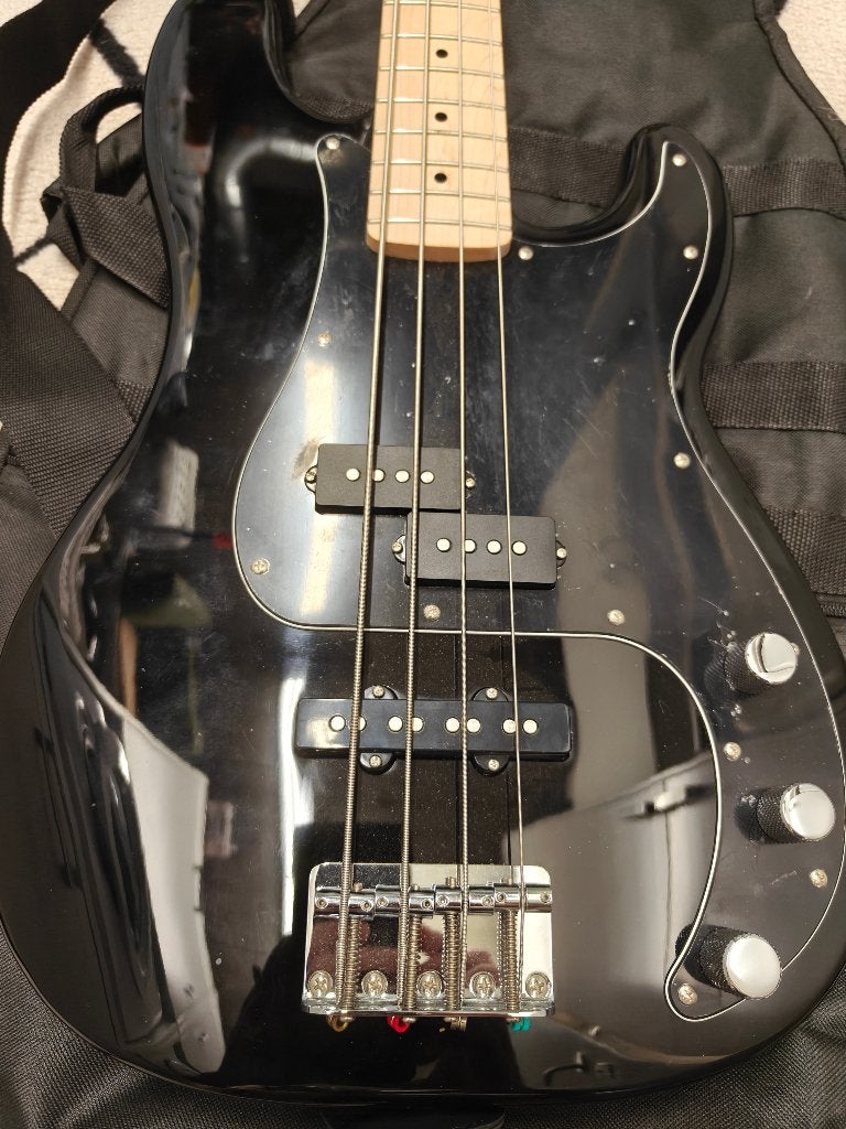 Squier Affinity P-bass + Rumble 15 amp, Muziek en Instrumenten, Ophalen, Zo goed als nieuw, Elektrisch