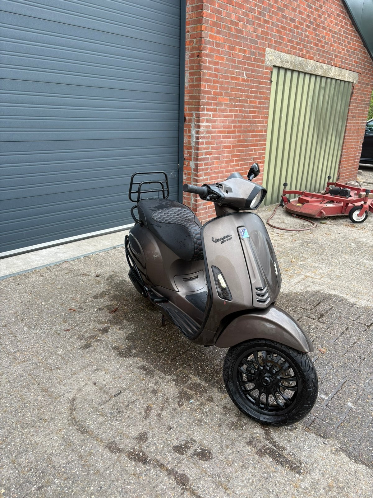 Vespa Sprint mat bruin (schade), Ophalen, Gebruikt, Benzine