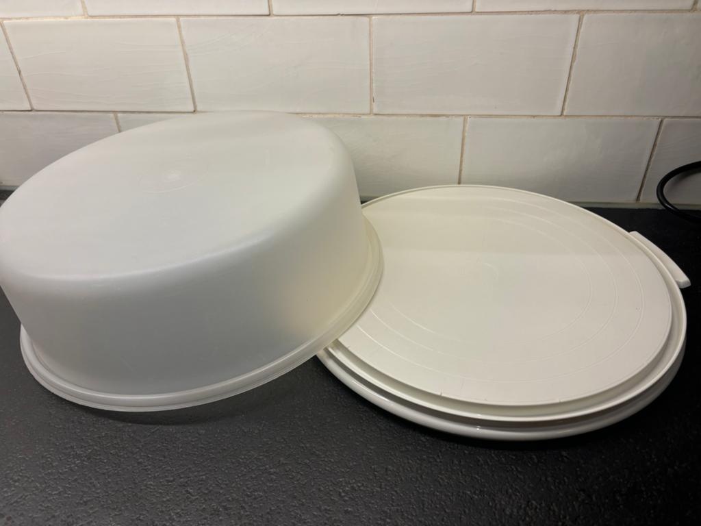Tupperware wit trommel taartdoos stolp schaal kom, Ophalen of Verzenden, Zo goed als nieuw, Wit, Schaal