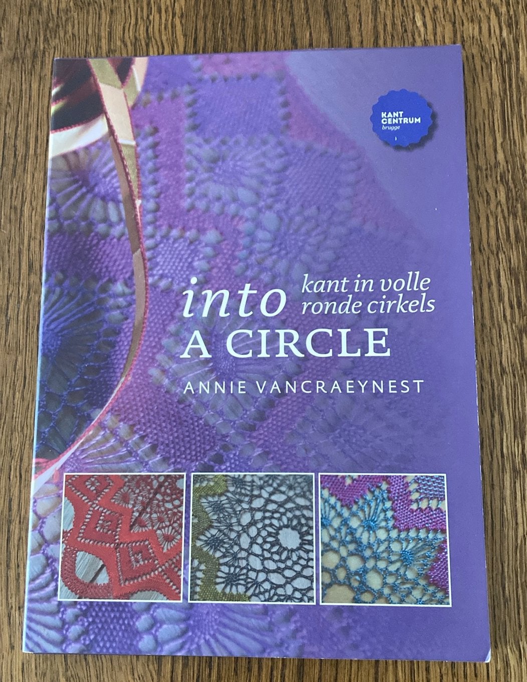 Kant in volle ronde cirkels, Hobby en Vrije tijd, Kantklossen, Verzenden, Zo goed als nieuw, Patronen