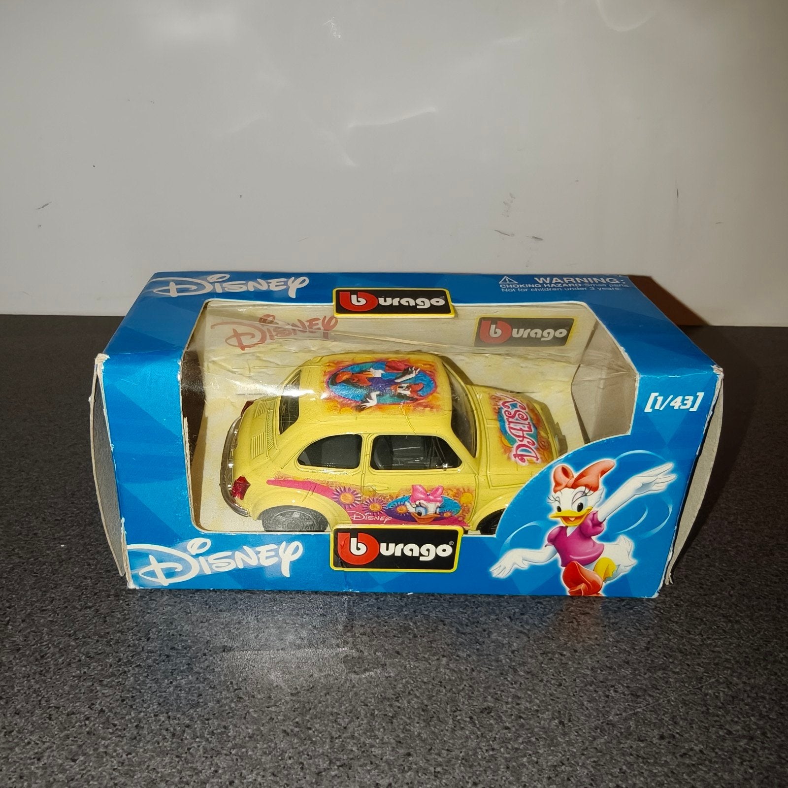 Disney Burago Daisy Duck auto 1/43 in originele doos, Ophalen of Verzenden, Nieuw, Auto