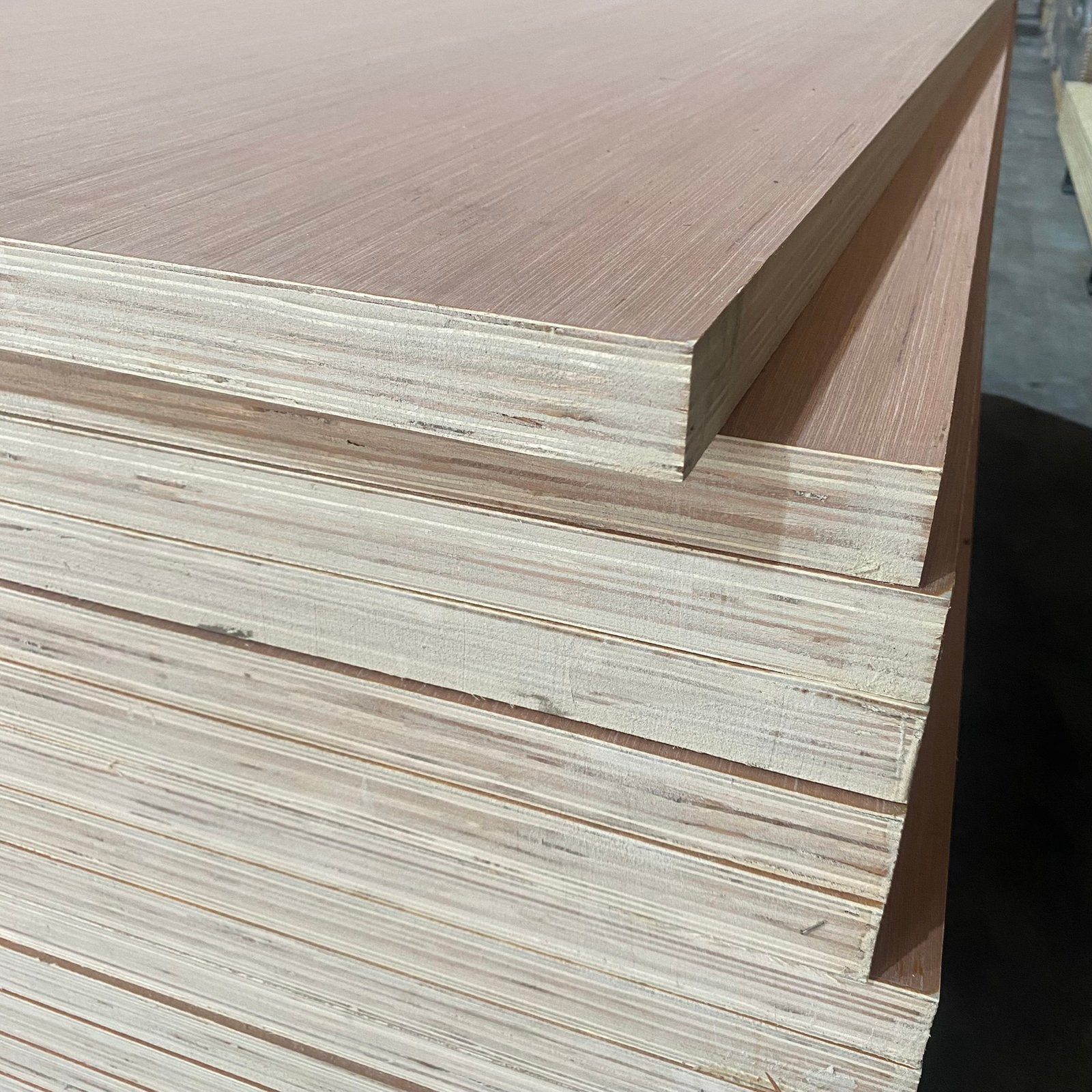 Multiplex 40mm mix hardhout, deurplaten 95x215cm, Multiplex, Dotek, 20 tot 50 mm, 6744 PT