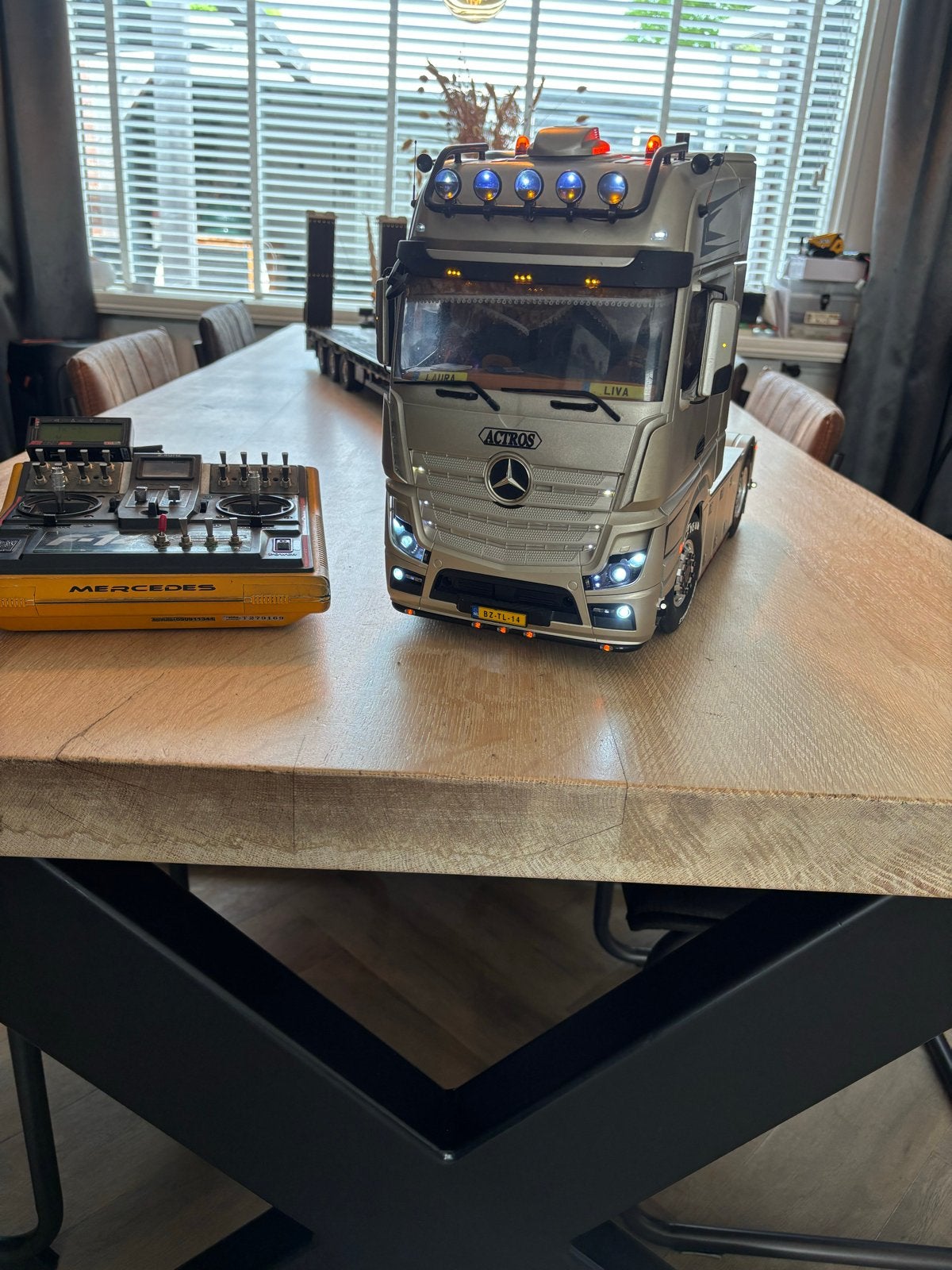 Tamiya Actros 1:14 truck, Ophalen, Gebruikt, Groter dan 1:32, Truck
