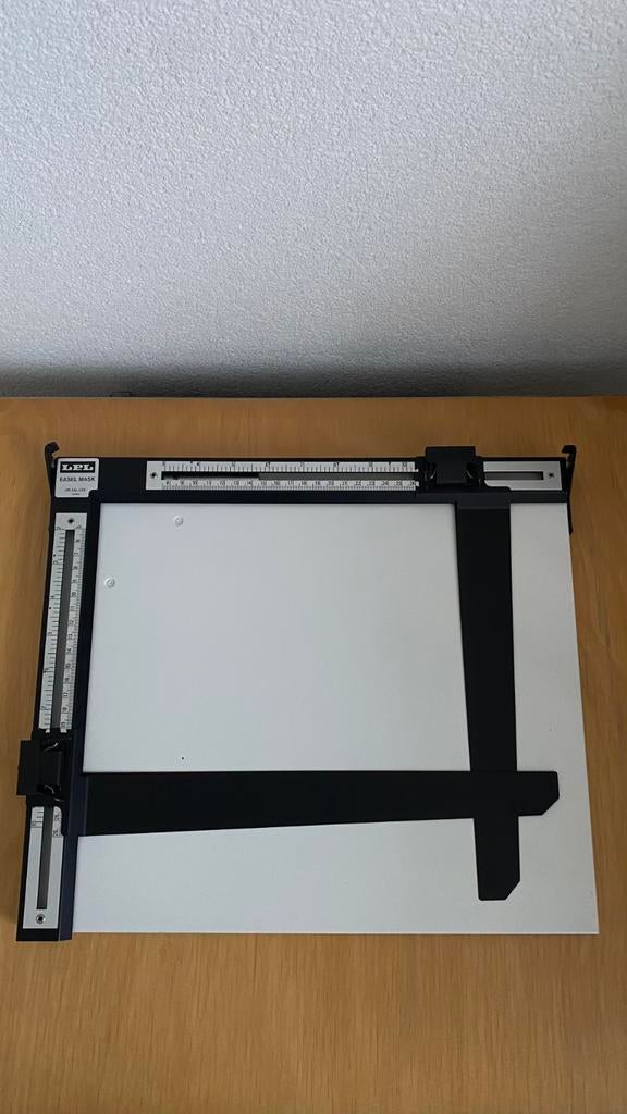 LPL easel mask., Ophalen, Zo goed als nieuw