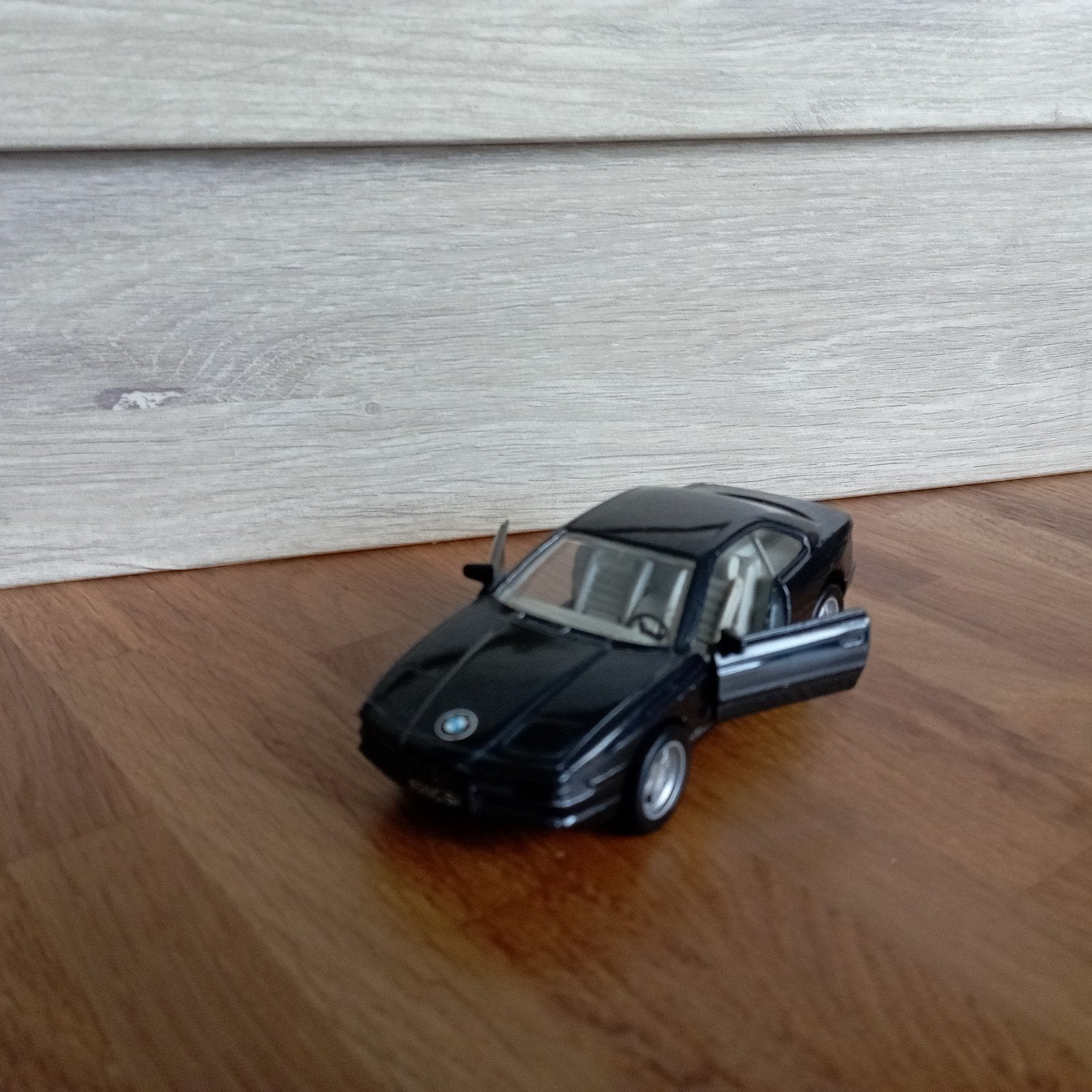 BMW 850 CSI 1:43, Hobby en Vrije tijd, Modelauto's | 1:24, Ophalen of Verzenden