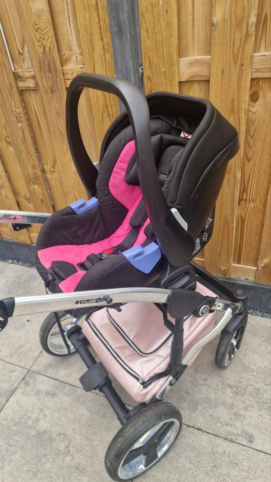 Roze kinderwagen met autostoeltje en reiswieg, Ophalen of Verzenden, Gebruikt, Overige merken, Met autostoeltje