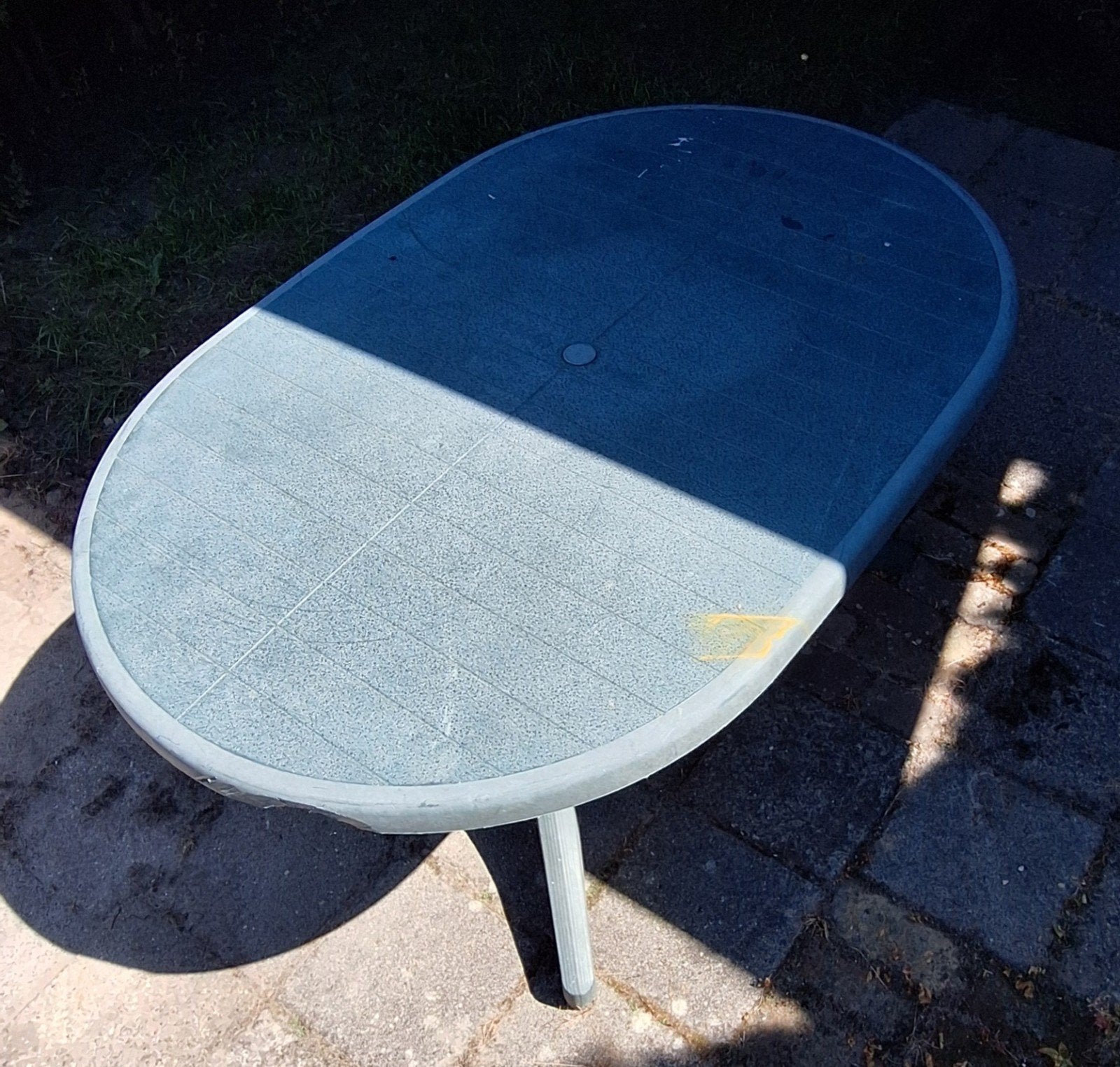 GRATIS  TUINTAFEL, Tuin en Terras, Tuintafels, Ophalen, Gebruikt, Ovaal, Kunststof