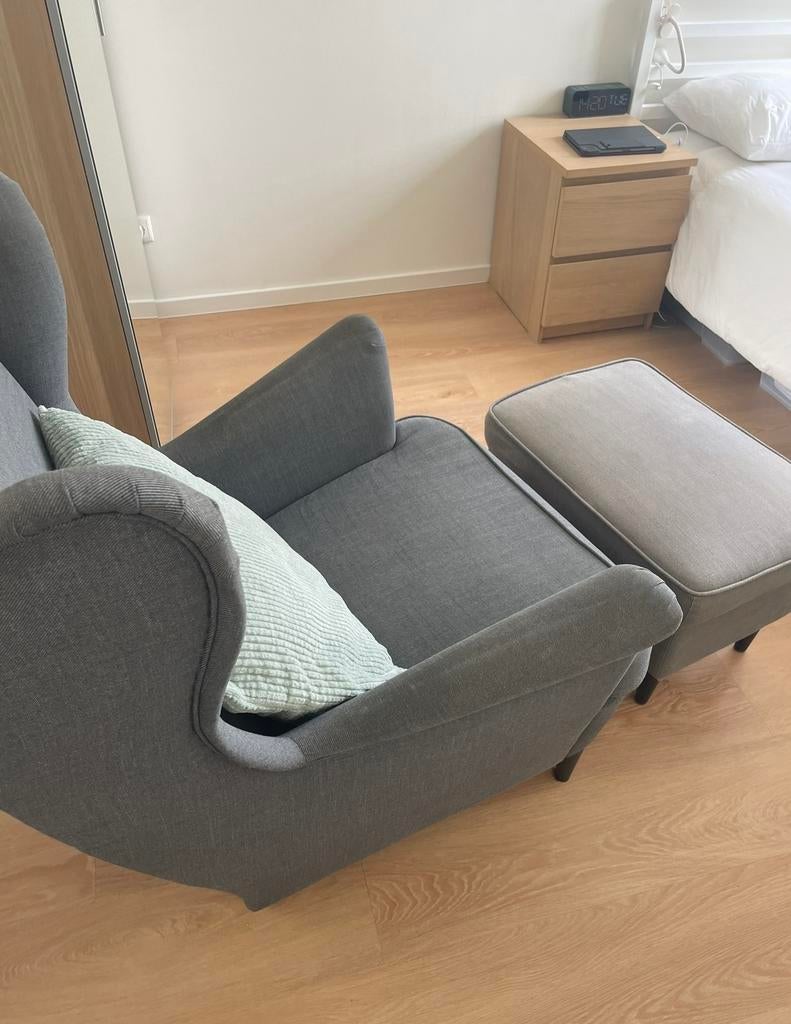 Ikea STRANDMON stoel met poef - Grijs, Huis en Inrichting, Fauteuils, Ophalen, Gebruikt, 75 tot 100 cm, Stof