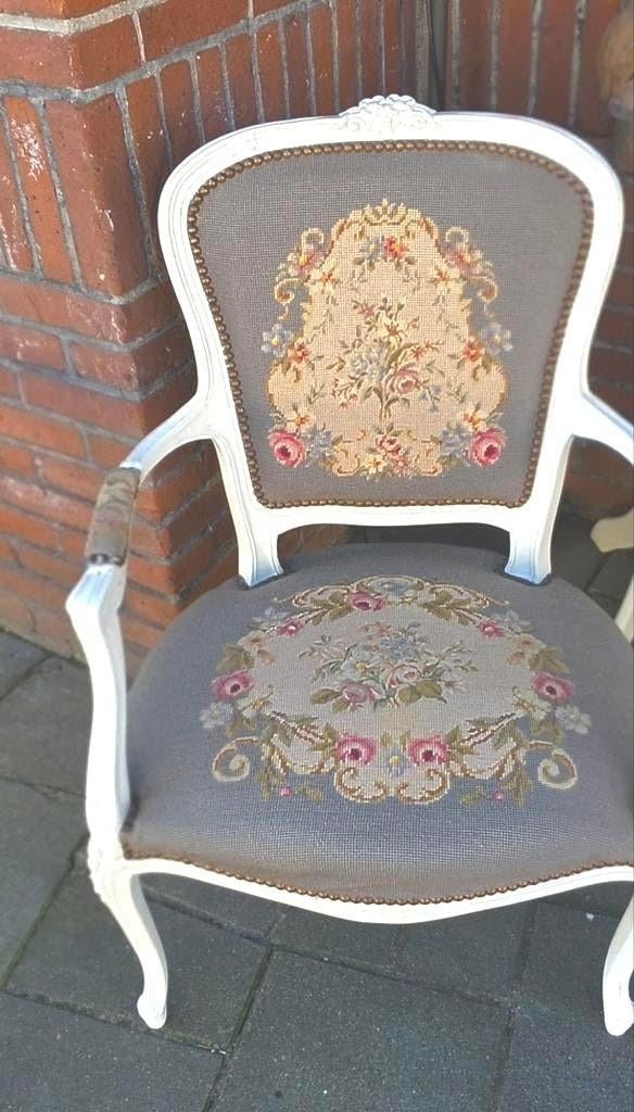 Antieke vintage stoel met geborduurd  bloemenpatroon, Antiek en Kunst, Antiek | Meubels | Stoelen en Banken, Ophalen of Verzenden