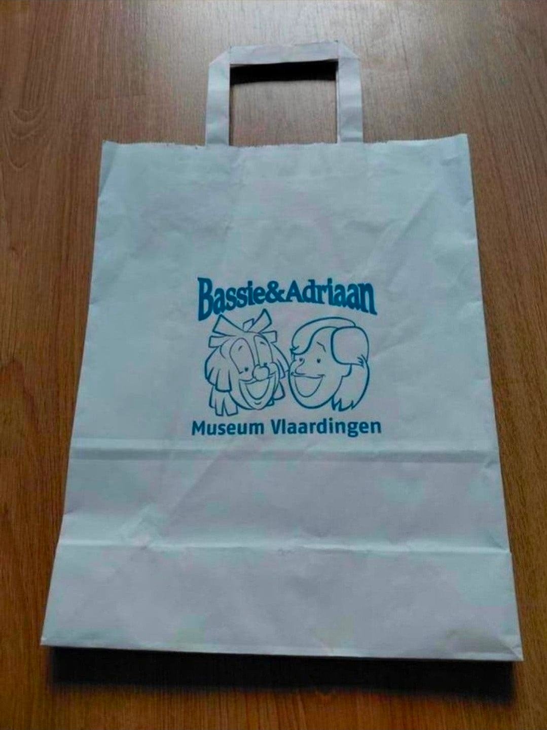 Bassie en Adriaan museum Vlaardingen papieren tas, Ophalen of Verzenden, Gebruikt, Tv, Gebruiksvoorwerp