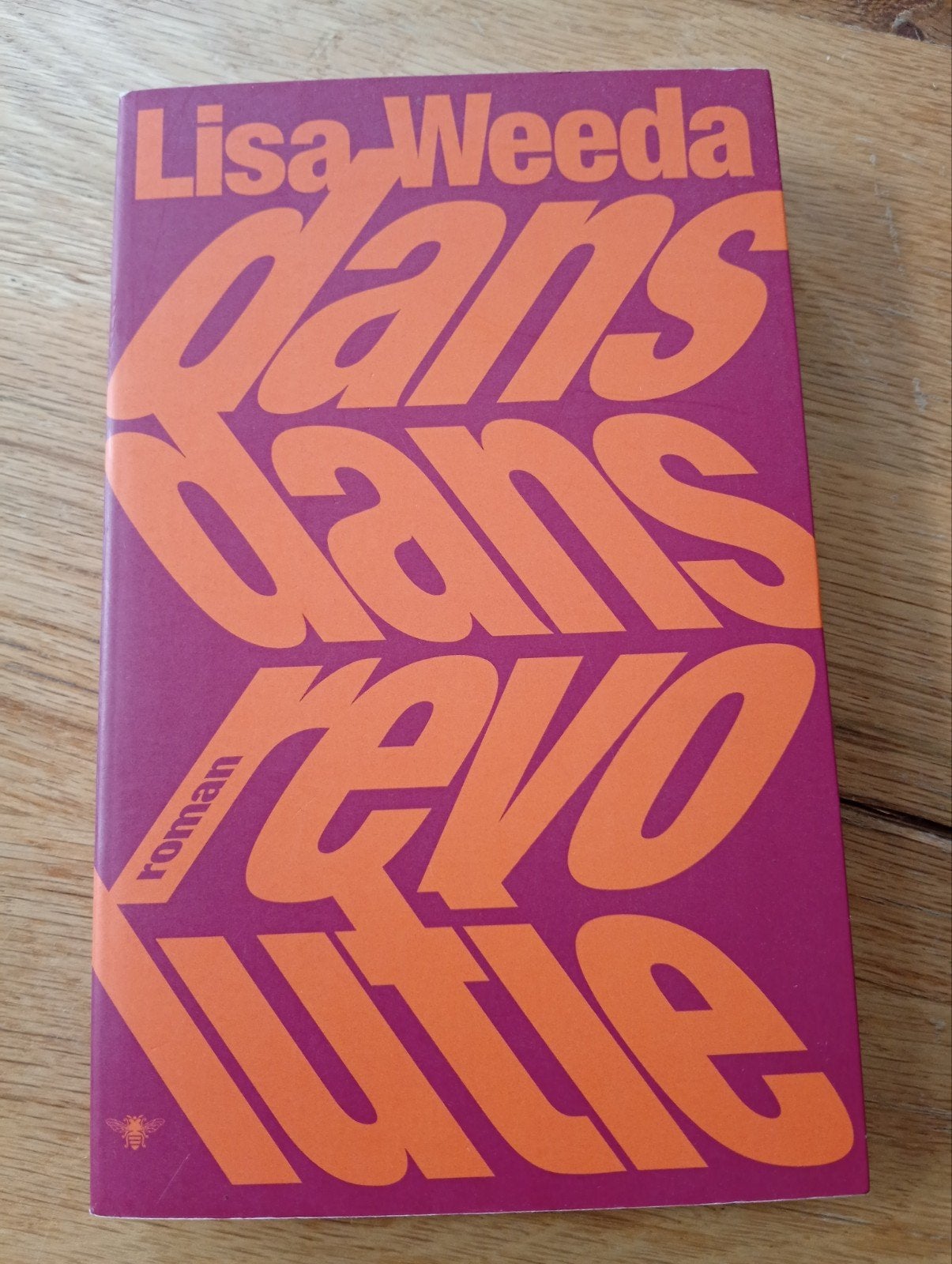 Dans Dans Revolutie - Lisa Weeda (Roman), Ophalen of Verzenden, Nederland, Gelezen, Lisa Weeda