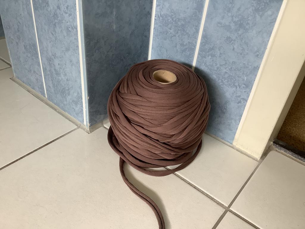 Bruine bol textielgaren ( hooked zpagetti), Ophalen, Zo goed als nieuw, Breien of Haken, Wol of Garen