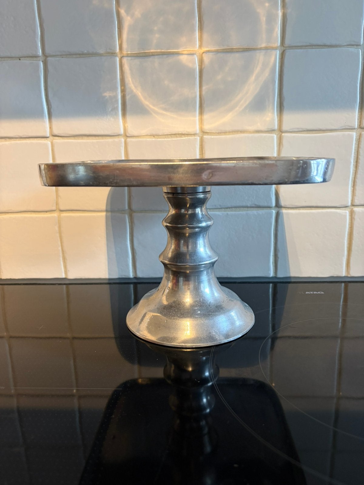 Rivièra Maison, metalenn taartplateau. Koopje €10, Ophalen of Verzenden, Gebruikt, Taartplateau, Metaal