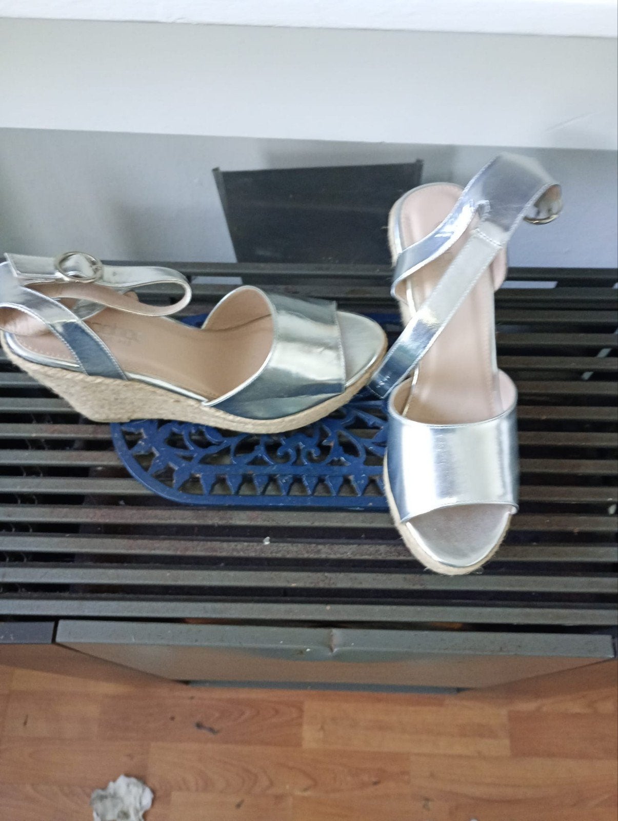 Boohoo zilveren sleehak sandalen, maat 41, Ophalen of Verzenden, Zo goed als nieuw, Overige kleuren, Sandalen of Muiltjes