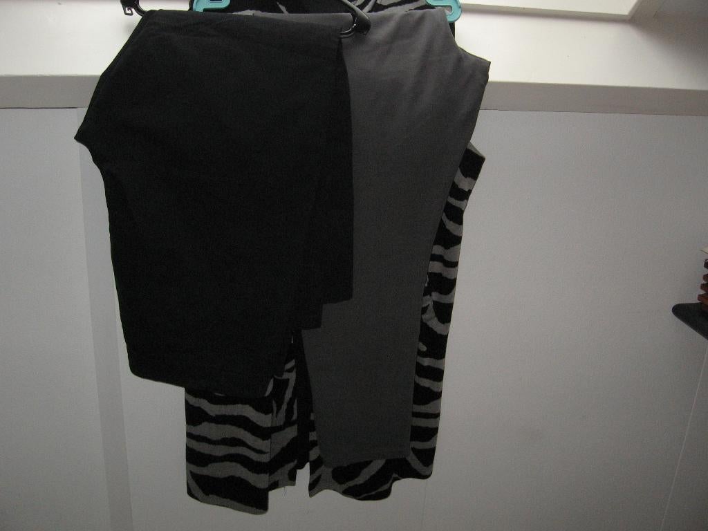 3 dl set samen €25,- 50 2 broeken + mouwloos lange jas vest, Ophalen of Verzenden, Nieuw, Grijs, Broek of Spijkerbroek