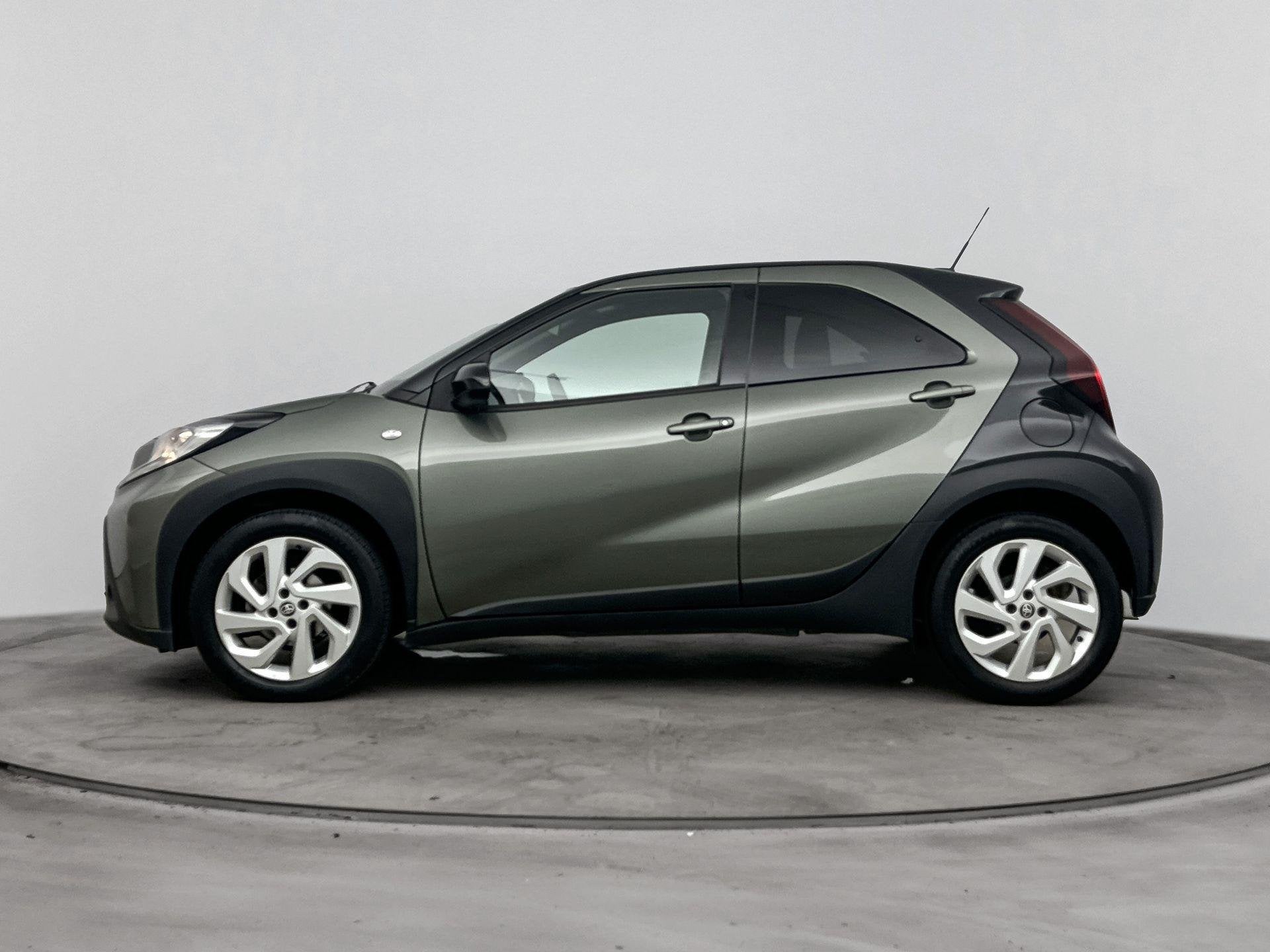 Toyota Aygo X 1.0 VVT-i S-CVT Envy 72PK | Automaat | Navigat, Auto's, Toyota, Gebruikt, 4 stoelen, Leder en Stof, 3 cilinders