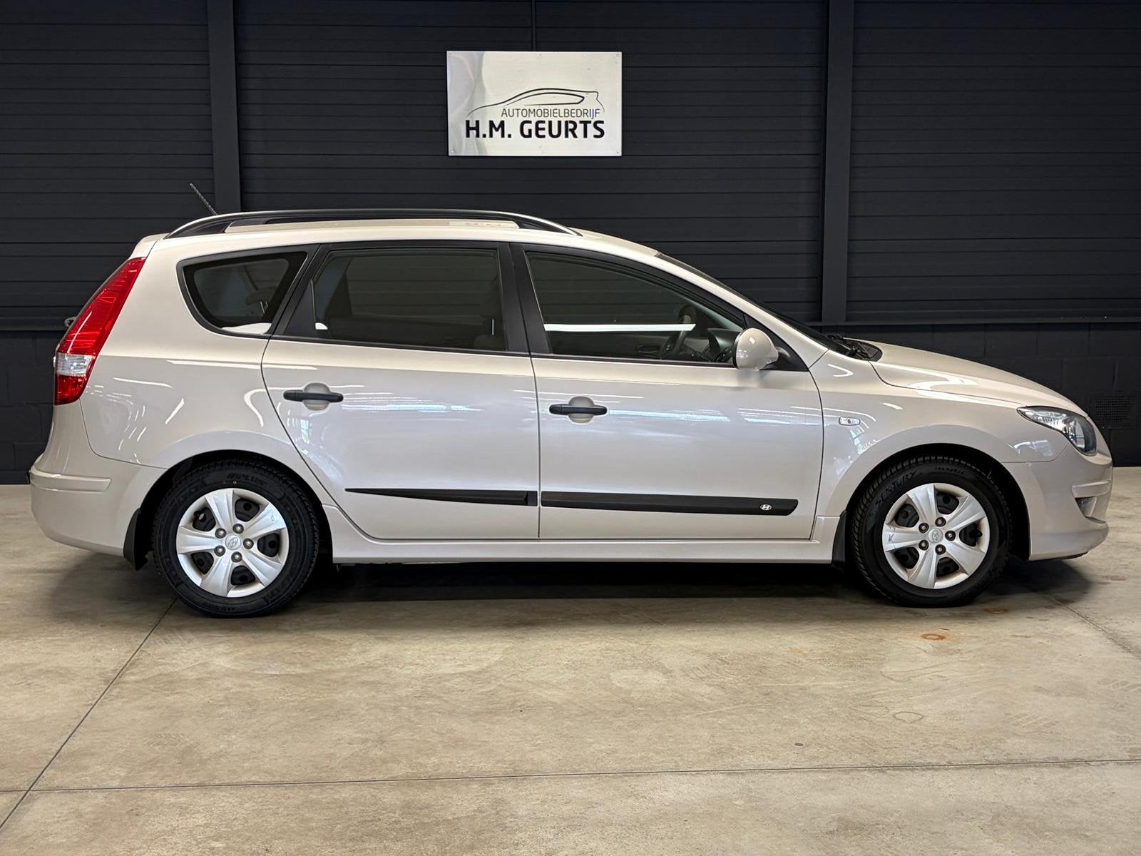 Hyundai i30 CW 1.6 Automaat | Dealer onderhouden | NAP | Tre, Euro 5, Stof, Gebruikt, 4 cilinders