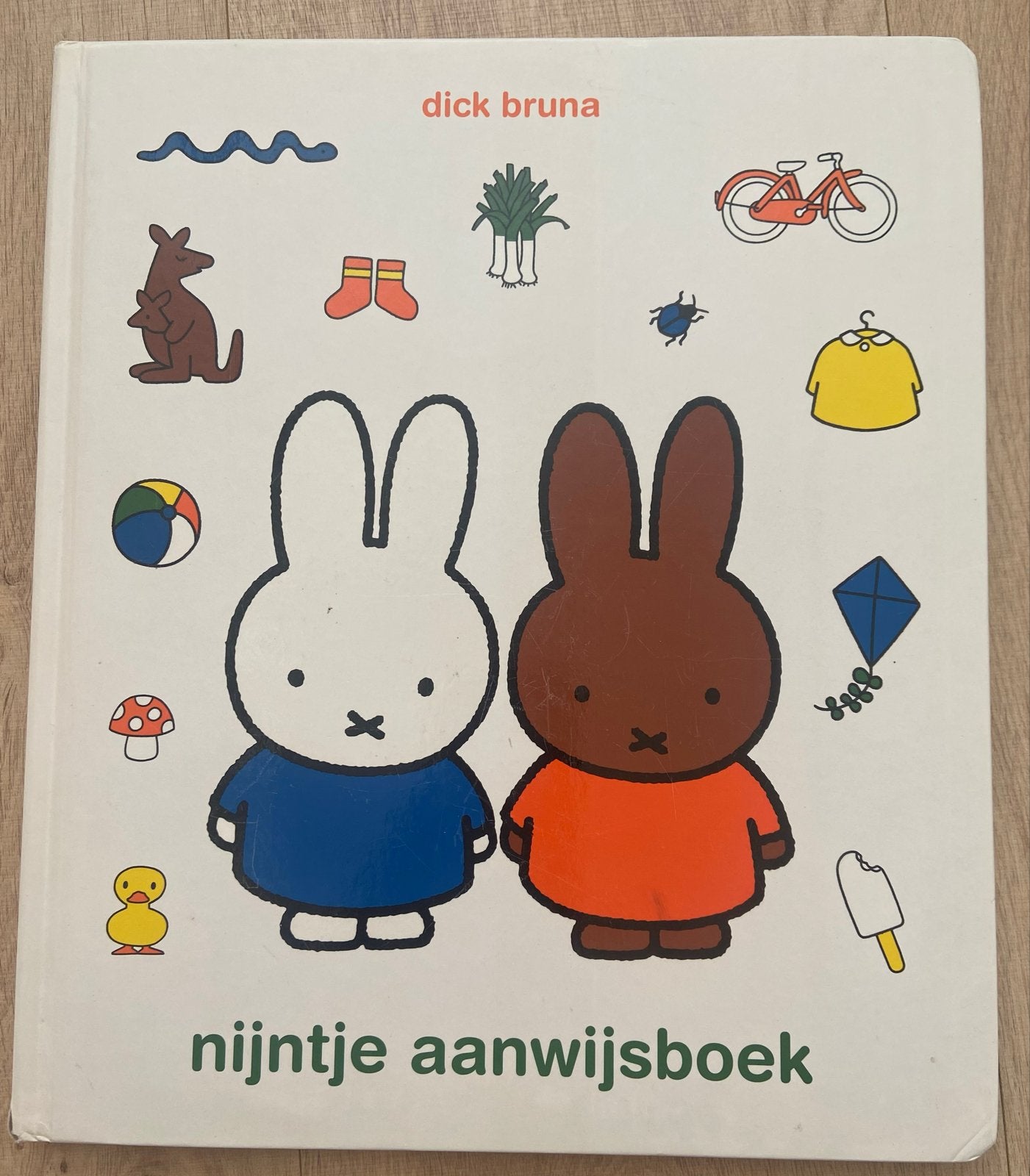 Nijntje aanwijsboek: Kijk, zie en benoem! Ontdek de wereld, Ophalen of Verzenden, Zo goed als nieuw, Uitklap-, Voel- of Ontdekboek